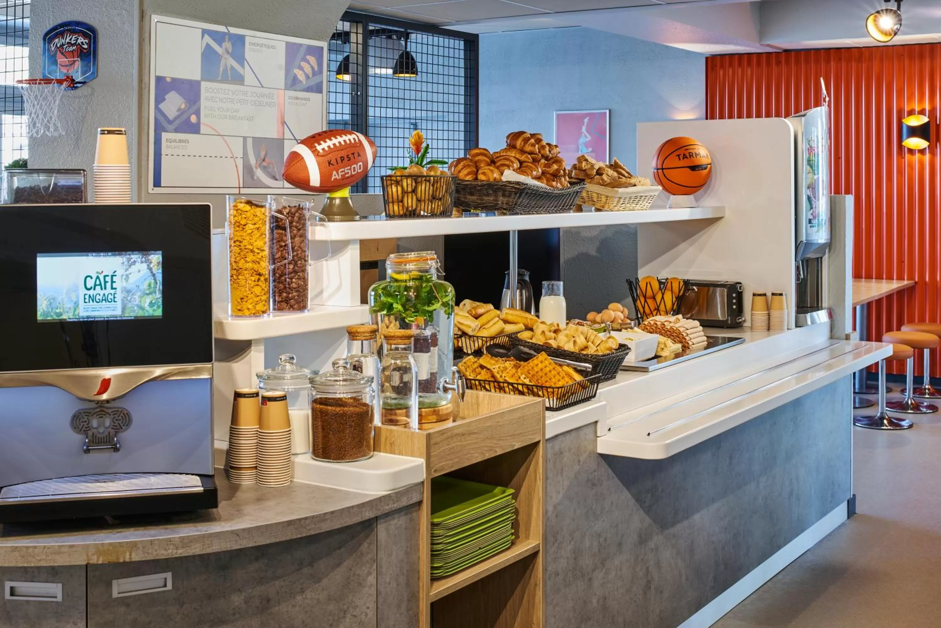 Buffet breakfast in ibis budget Paris Porte d'Aubervilliers