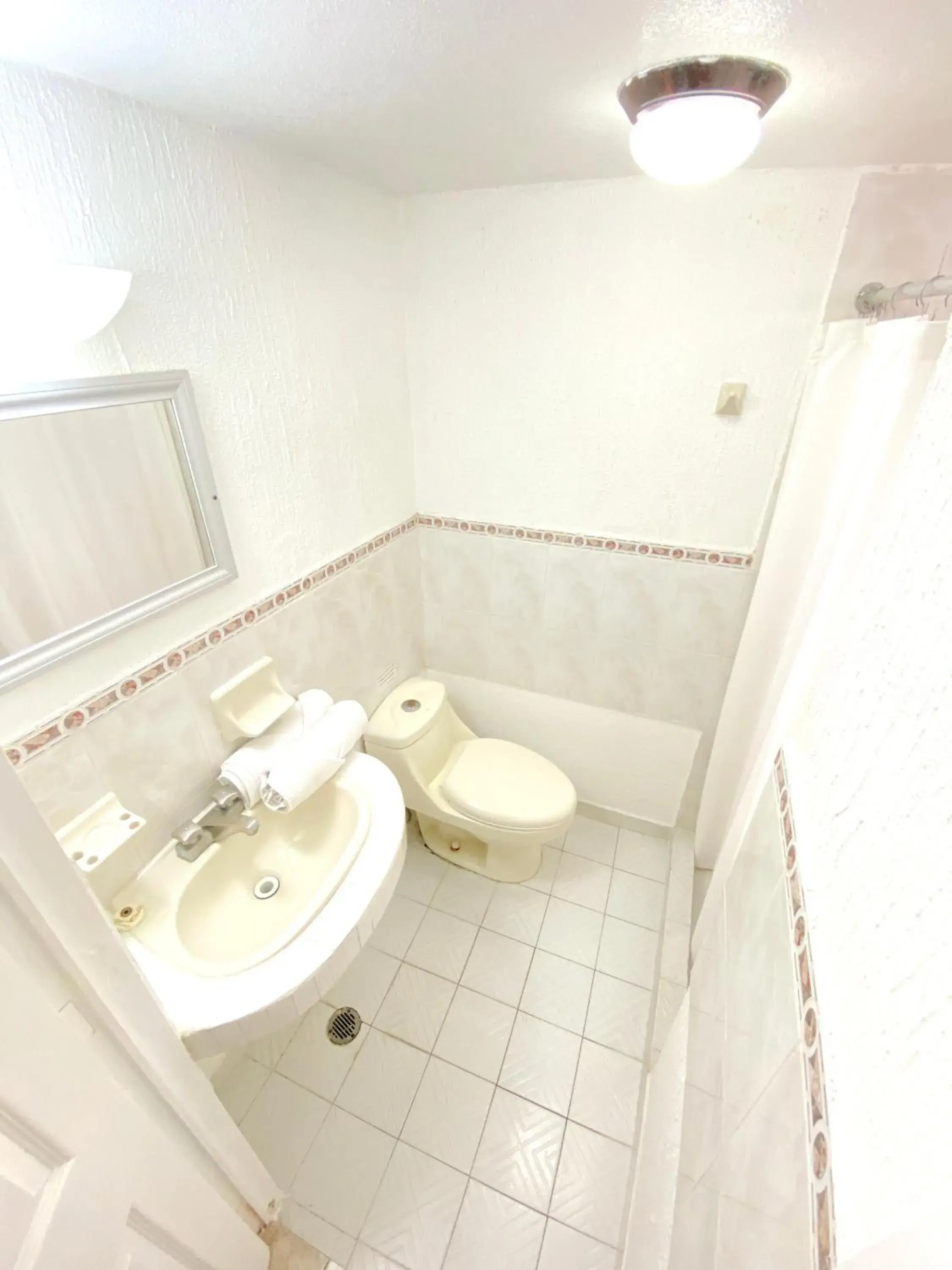 Bathroom in Hotel Qualitel Plus