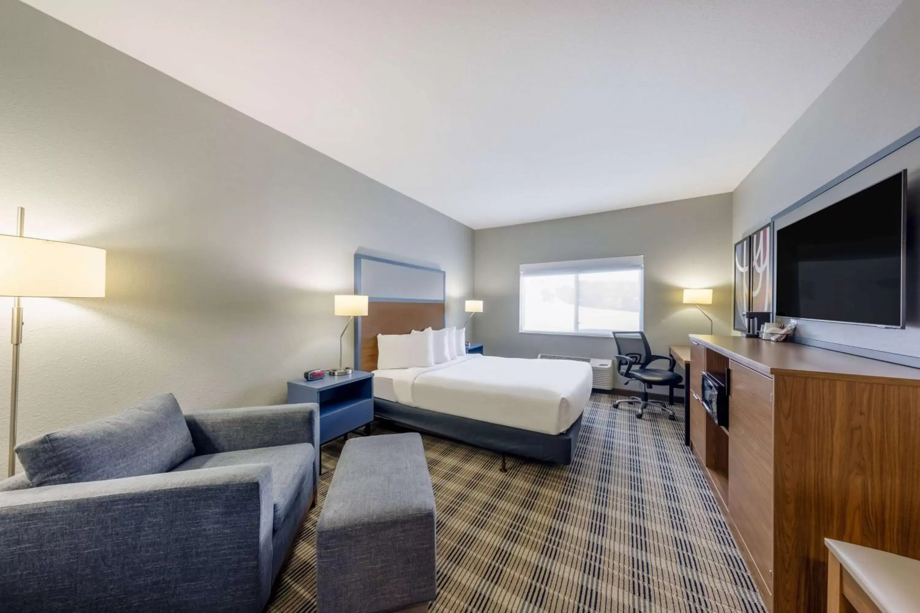 Photo of the whole room in AmericInn by Wyndham Duluth