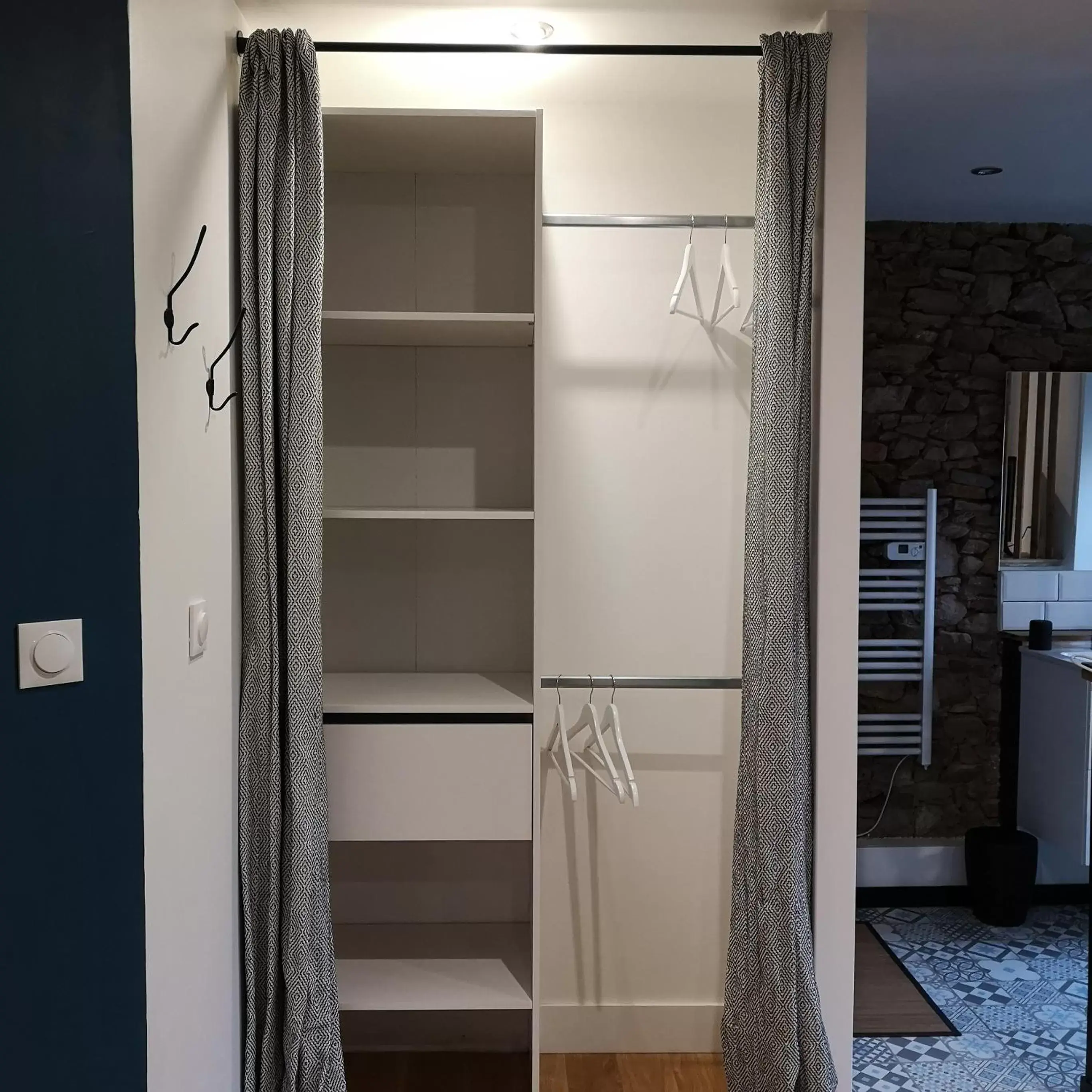 wardrobe, Bathroom in Au Gray du temps suspendu