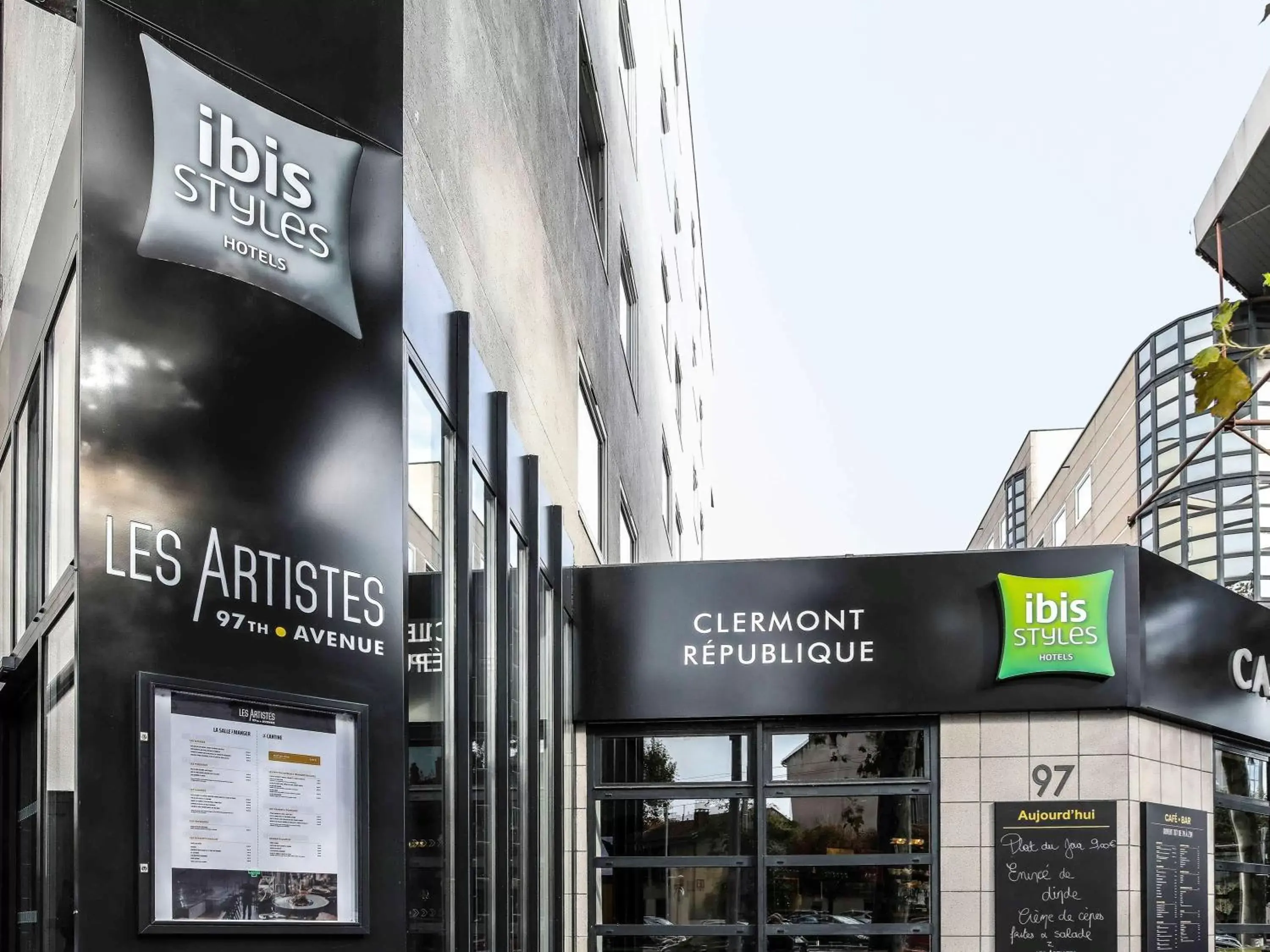 Property building, Property Logo/Sign in Ibis Styles Clermont-Ferrand République