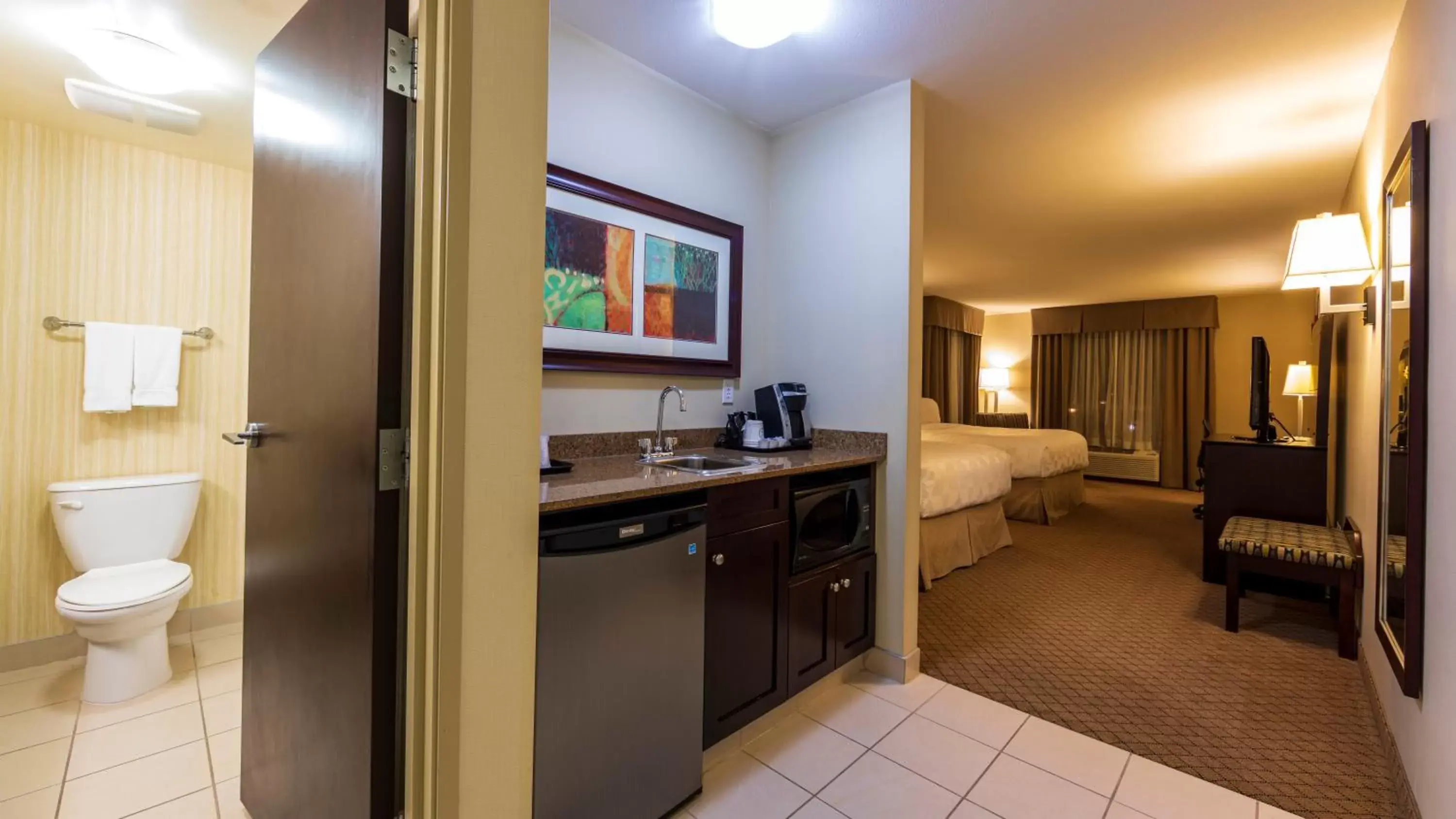 Photo of the whole room, Kitchen/Kitchenette in Holiday Inn Hotel and Suites-Kamloops, an IHG Hotel