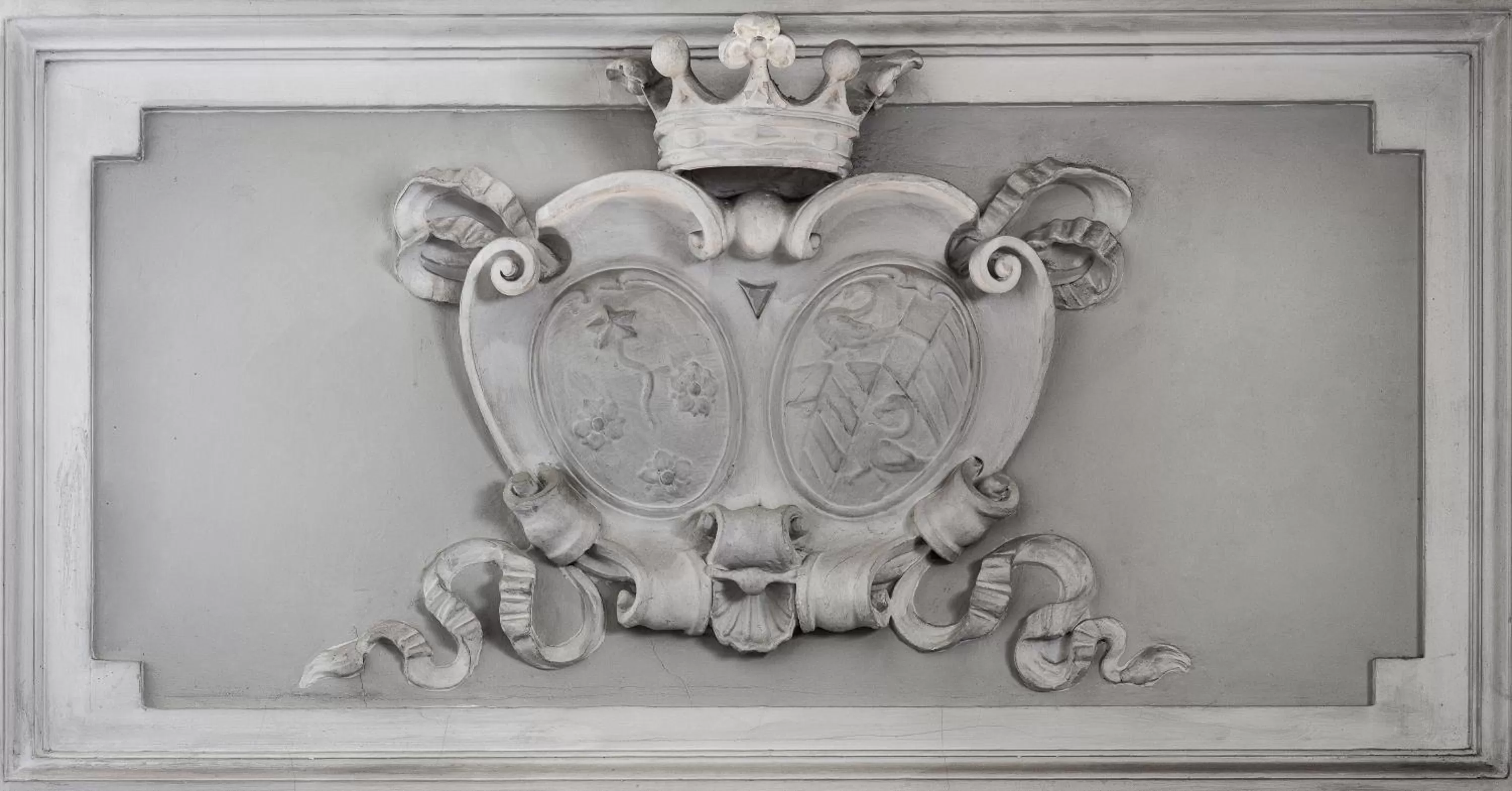 Property logo or sign in Villa Royal