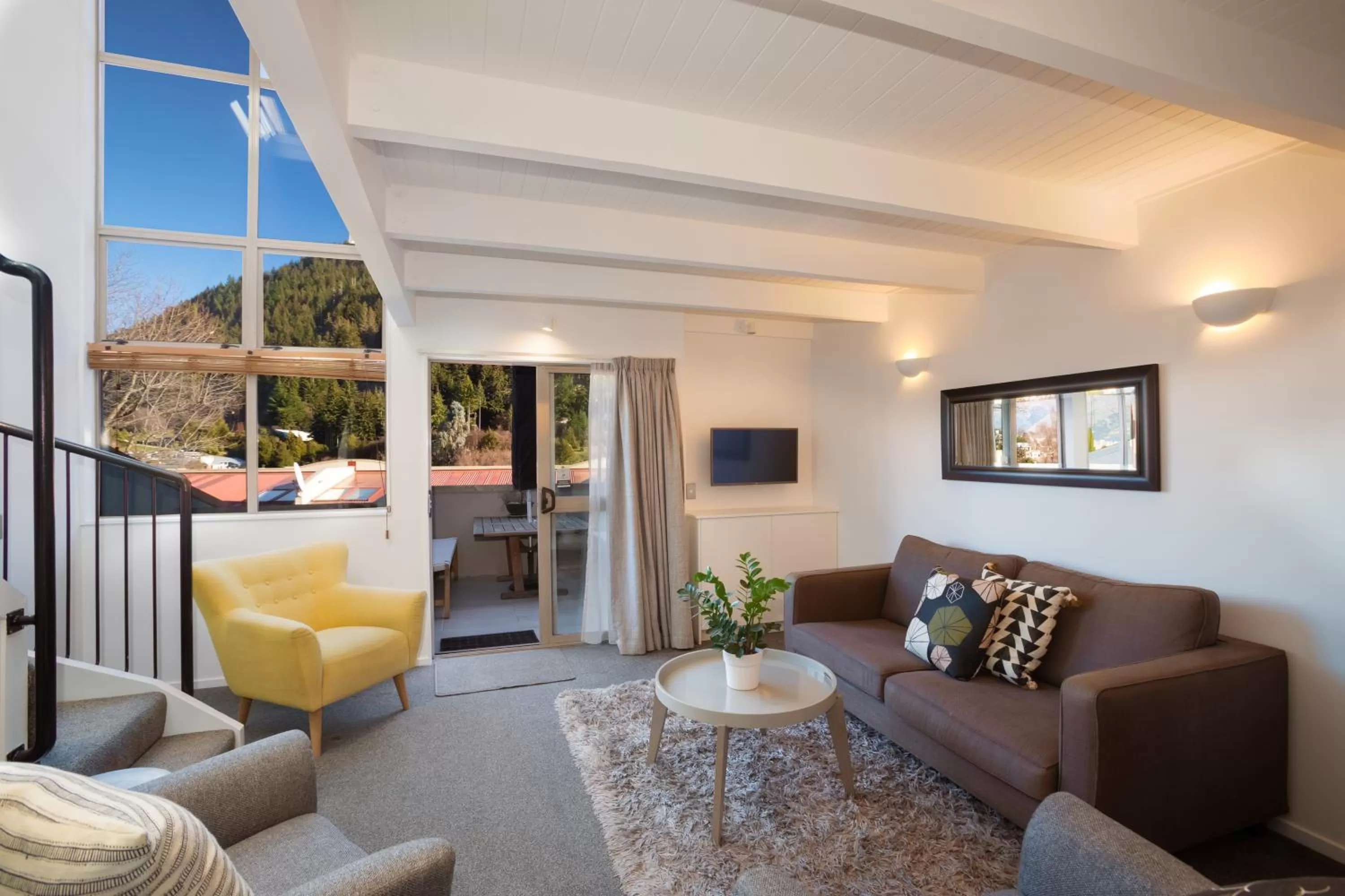 Three-Bedroom Apartment with One Bathroom in Cranbury Court Apartments