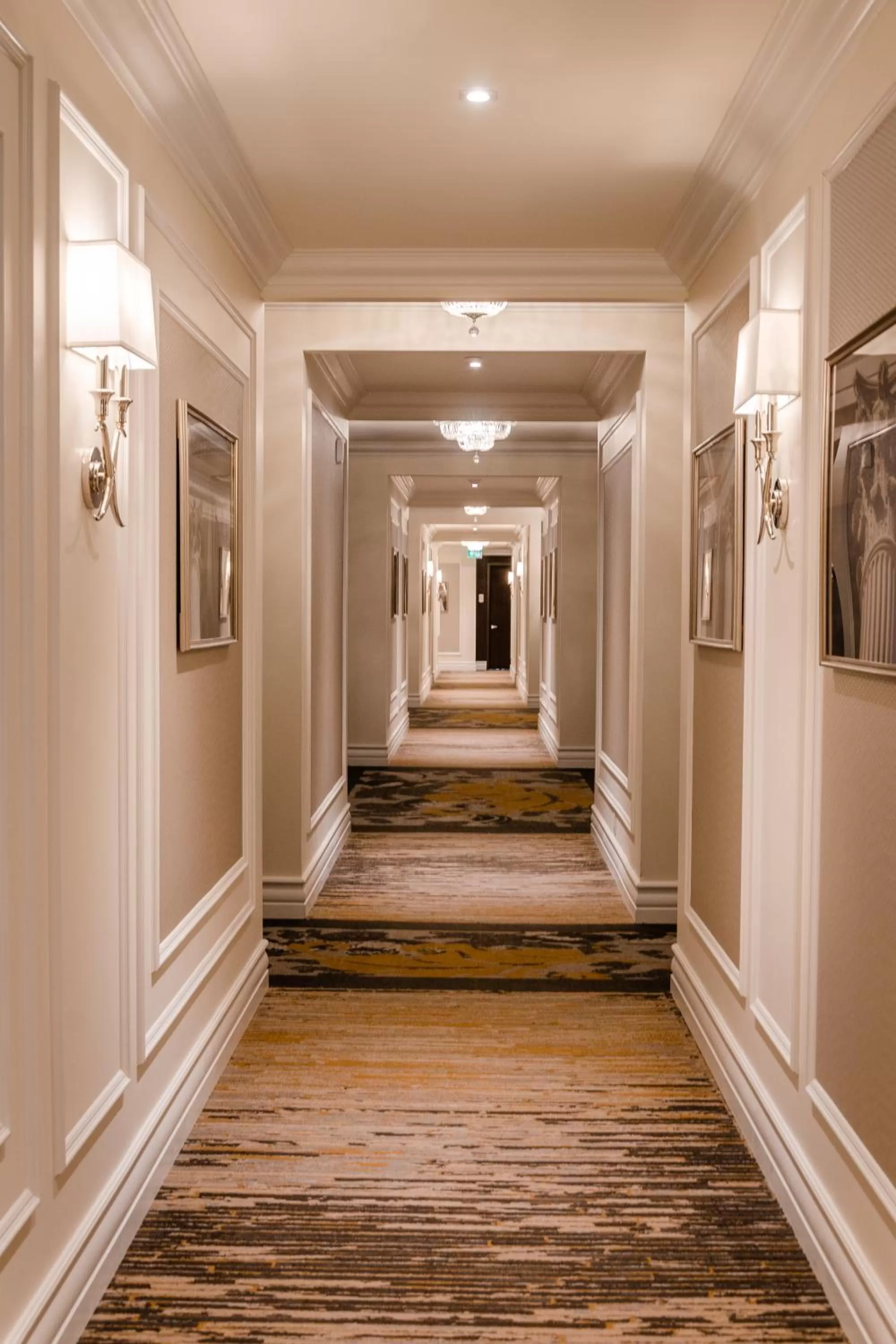 Lobby or reception in Hôtel Birks Montréal