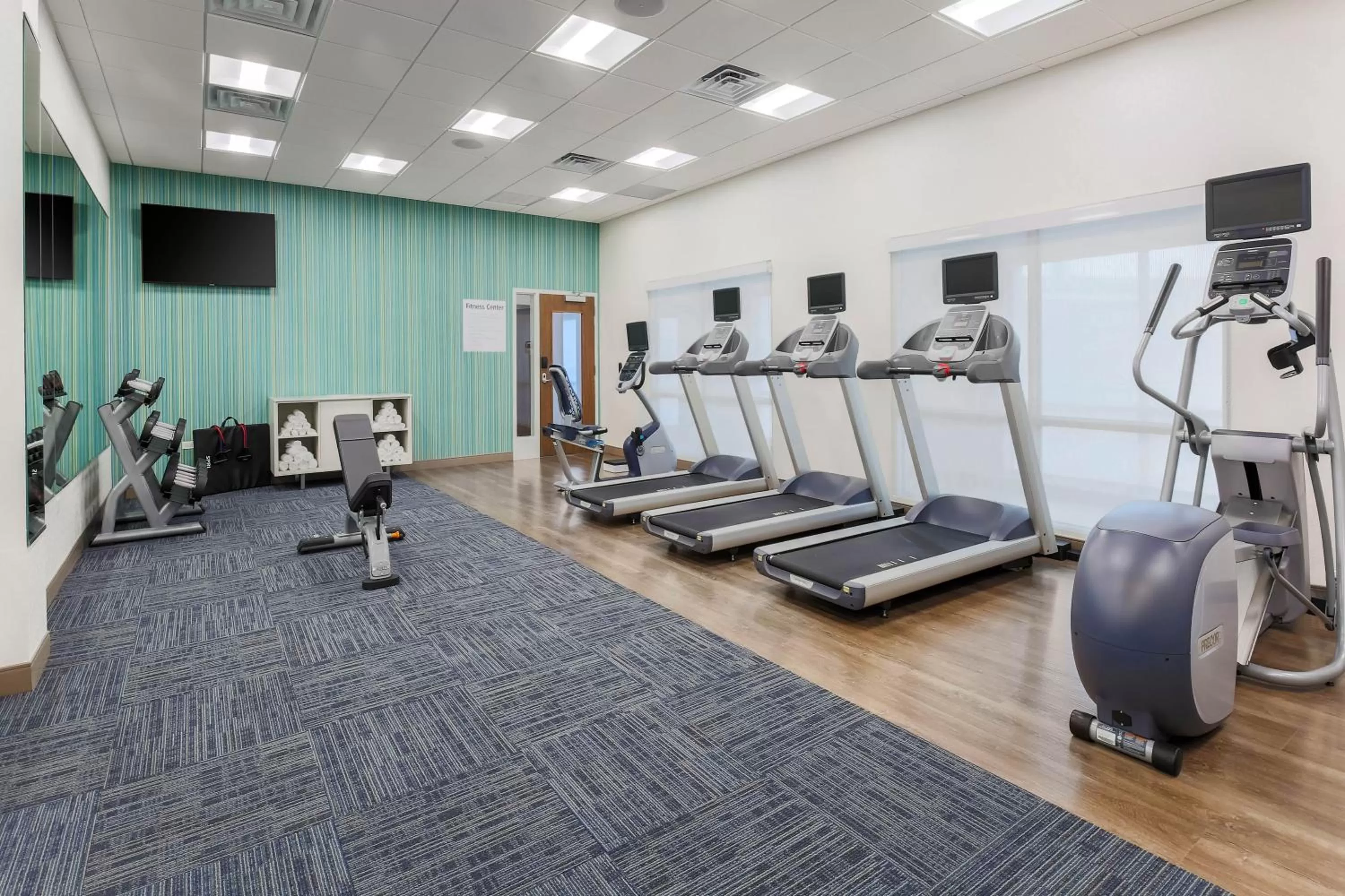 Fitness centre/facilities in Holiday Inn Express & Suites Chicago O'Hare Airport by IHG