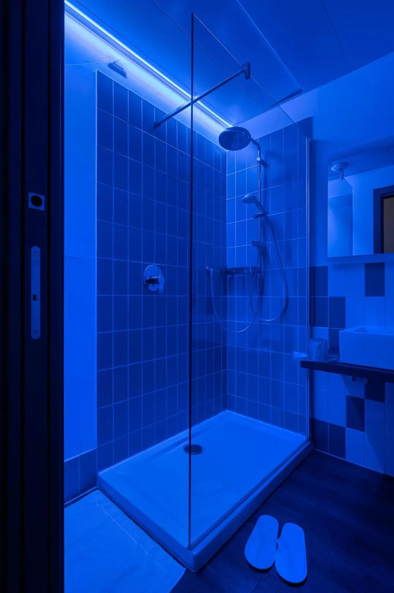 Shower, Bathroom in Smart Hotel Napoli