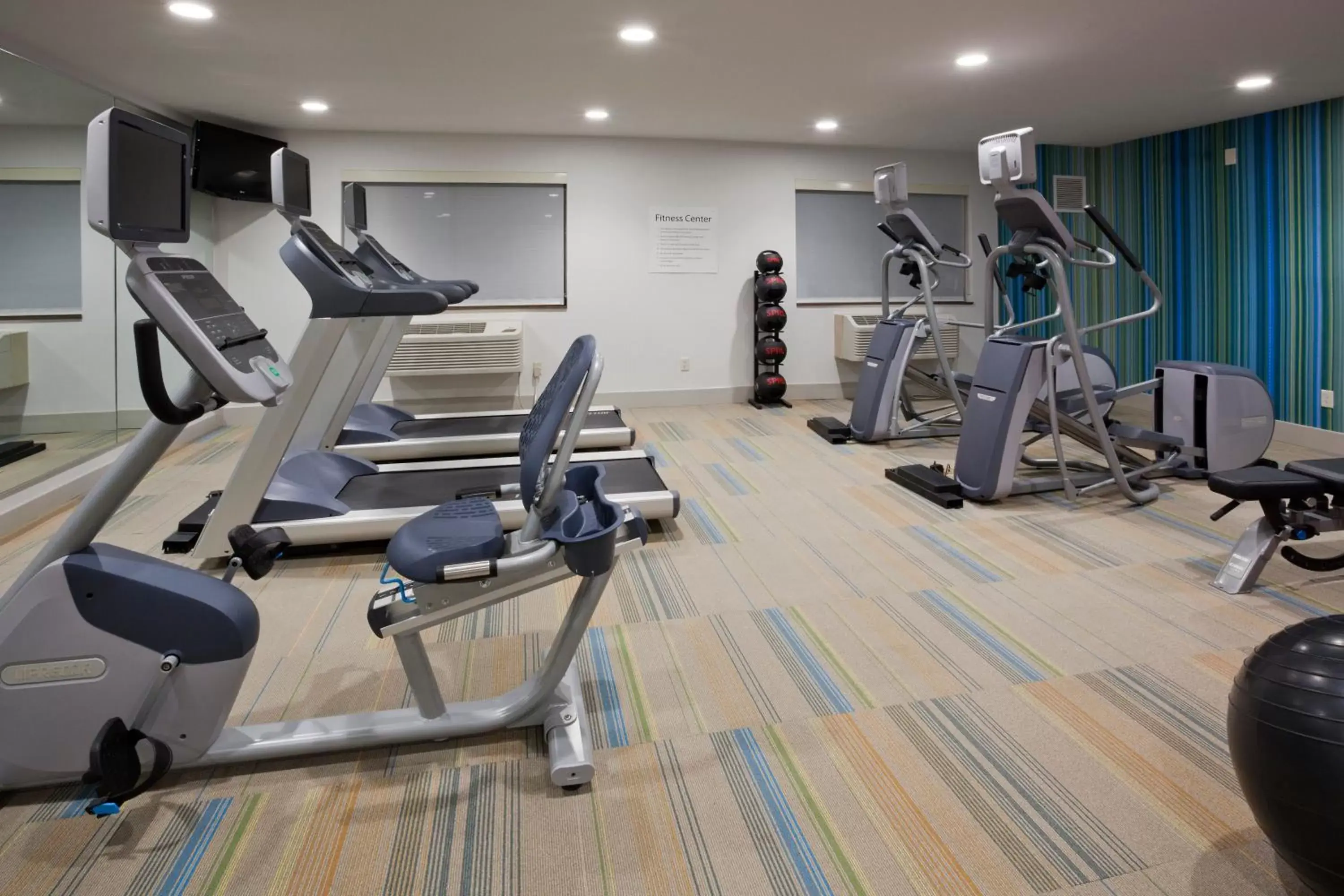 Fitness centre/facilities, Fitness Center/Facilities in Holiday Inn Express Hotel & Suites Minneapolis-Golden Valley, an IHG Hotel