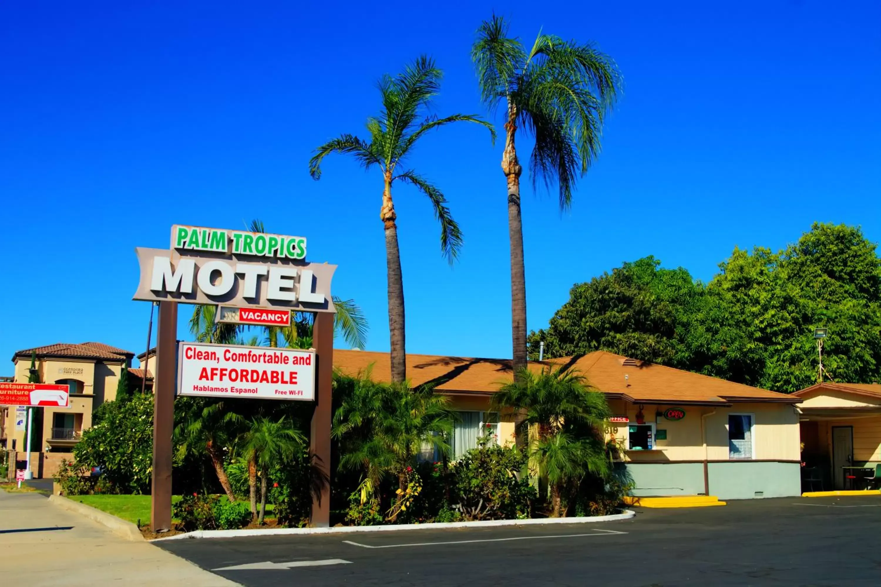 Property Building in Palm Tropics Motel