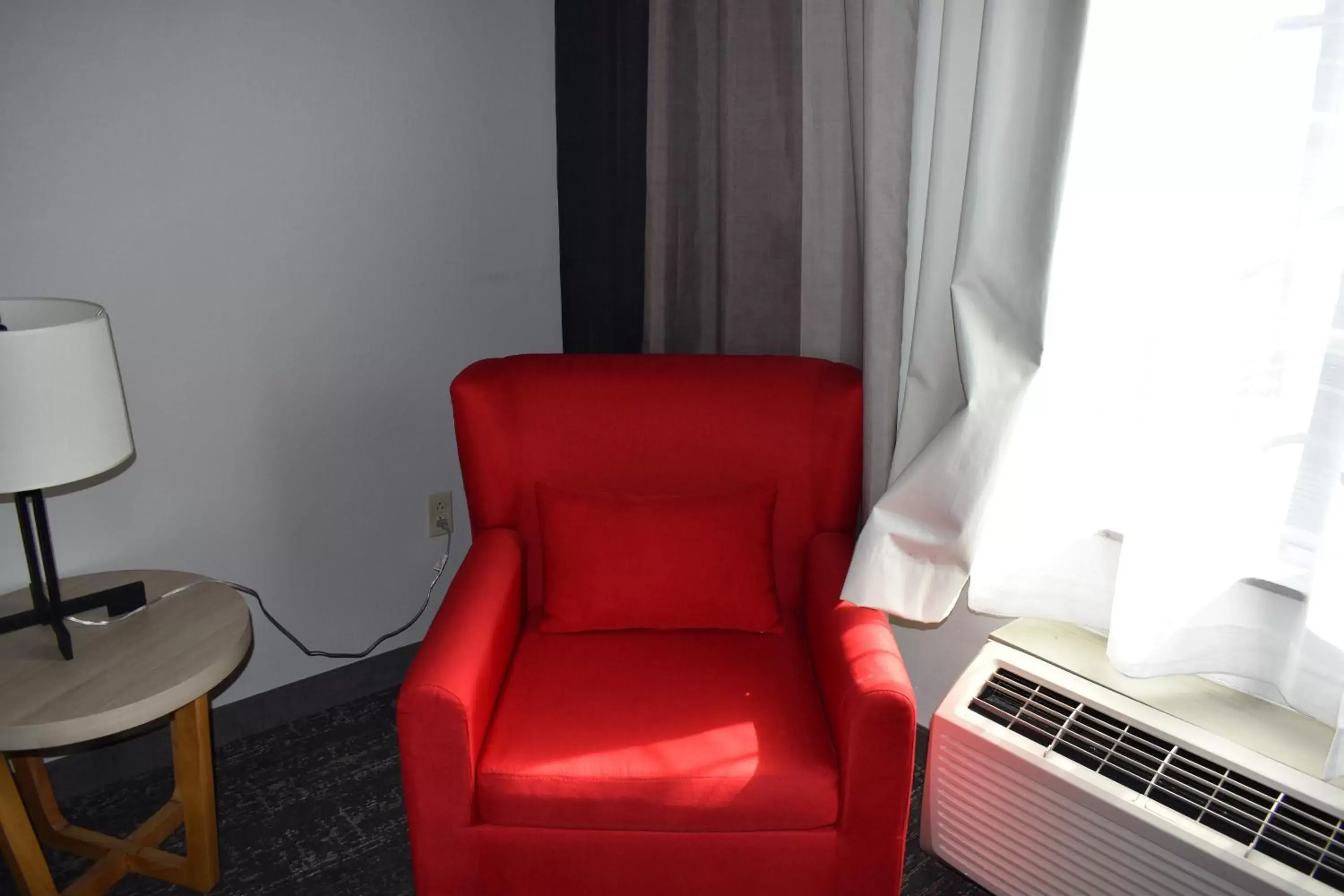 Seating Area in Country Inn & Suites by Radisson, Hagerstown, MD