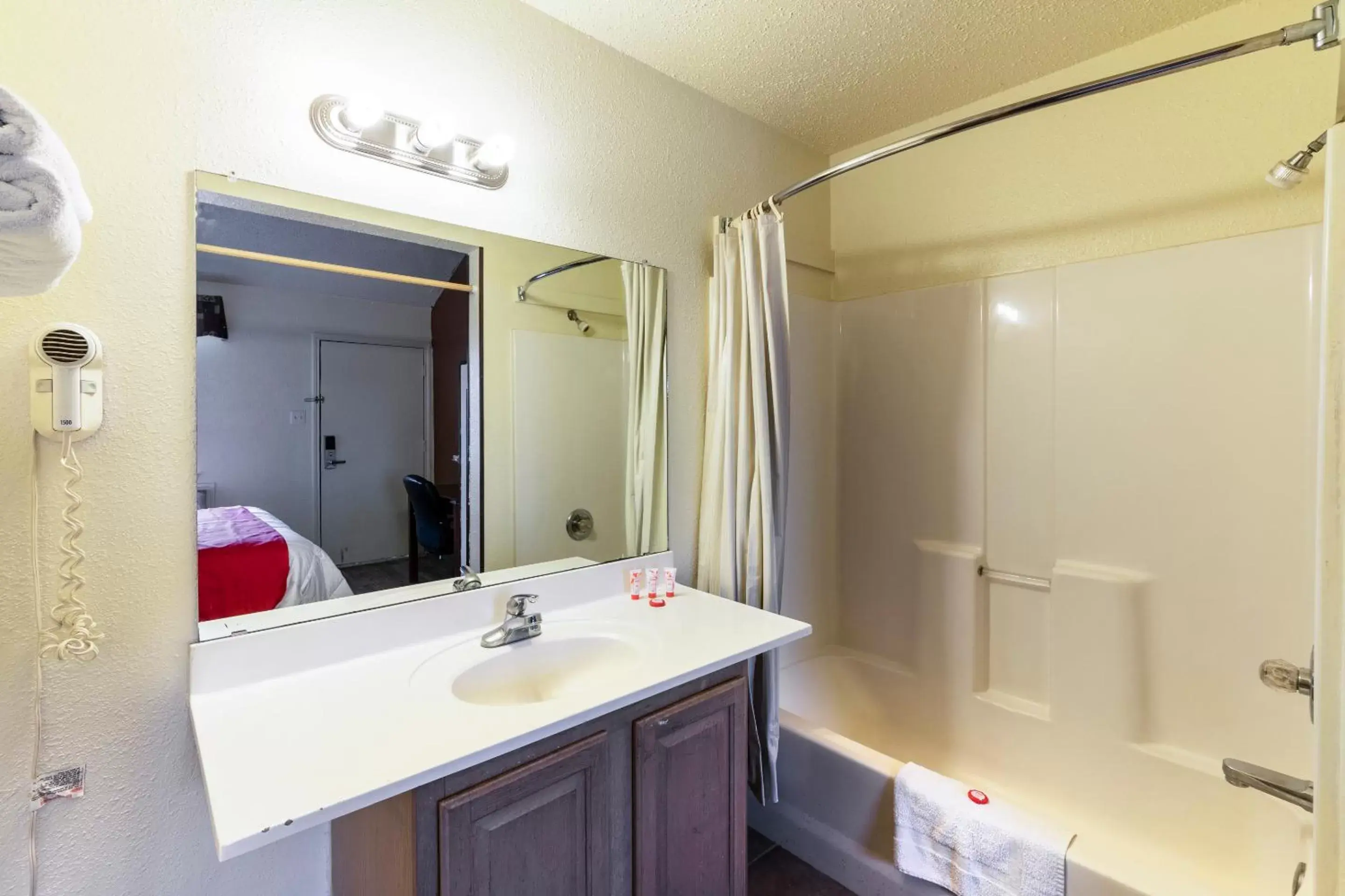 Area and facilities, Bathroom in OYO Hotel Decatur TX Hwy 287 Northwest