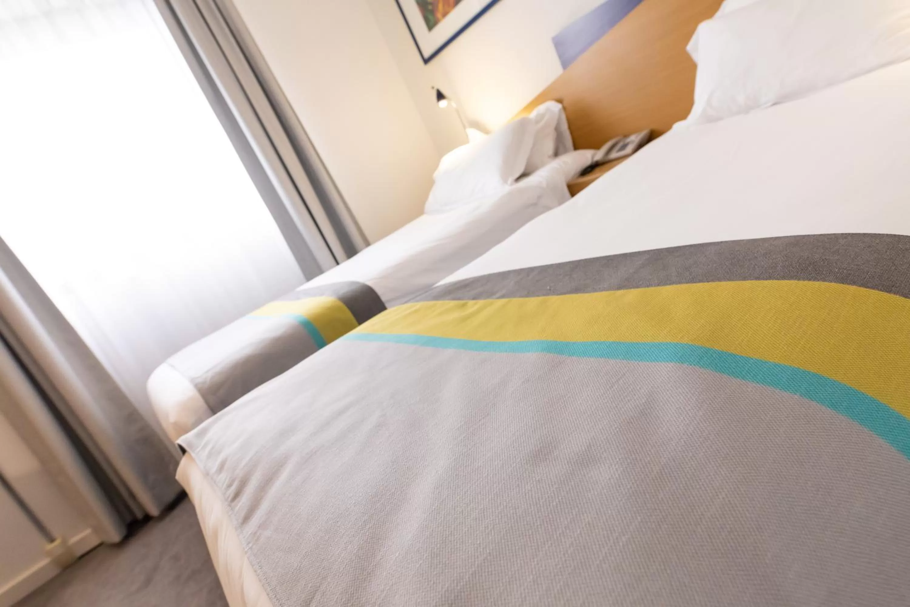 Photo of the whole room, Bed in Holiday Inn Express Arras by IHG