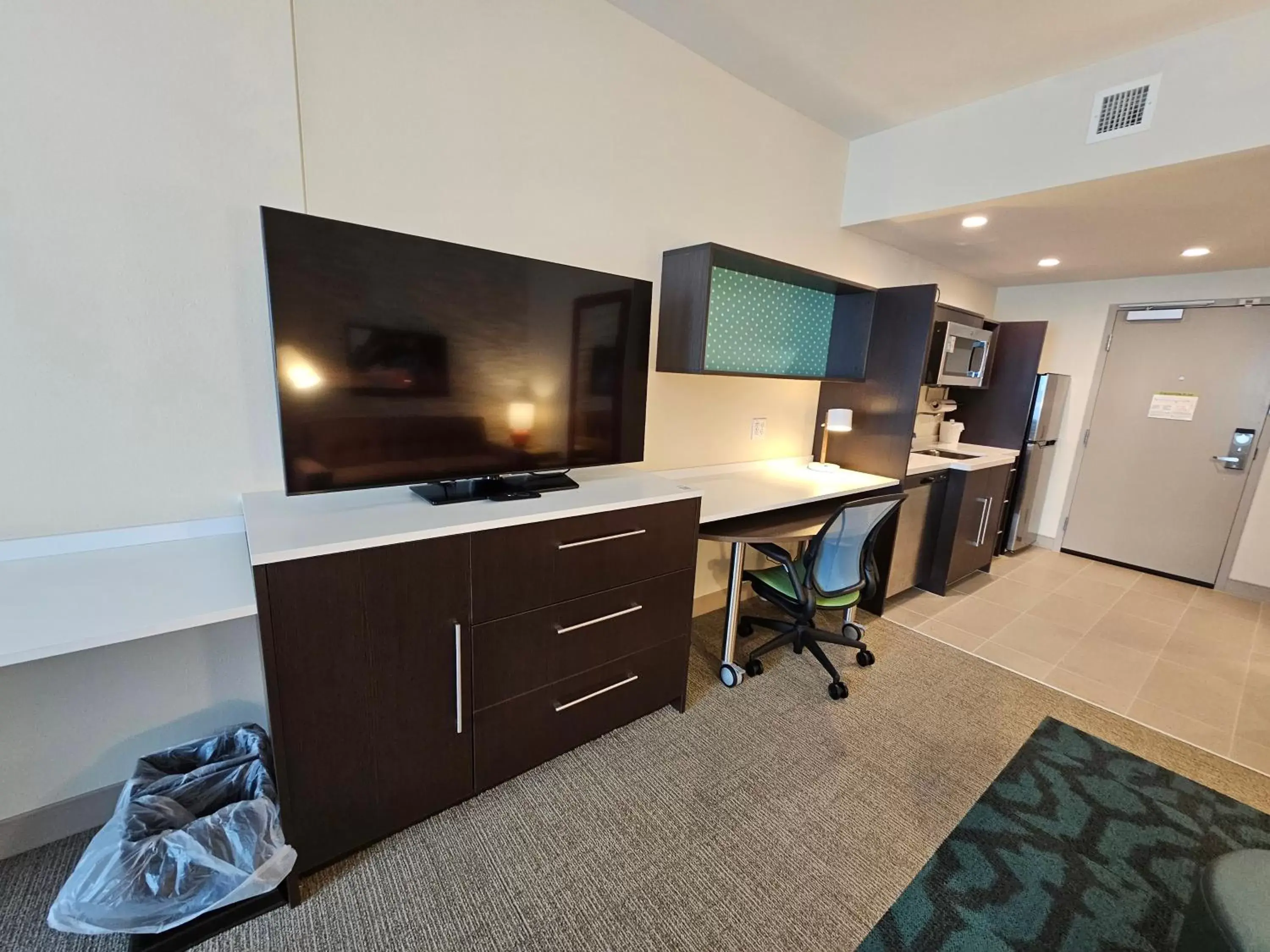 TV and multimedia, TV/Entertainment Center in Home2 Suites By Hilton Allentown Bethlehem Airport