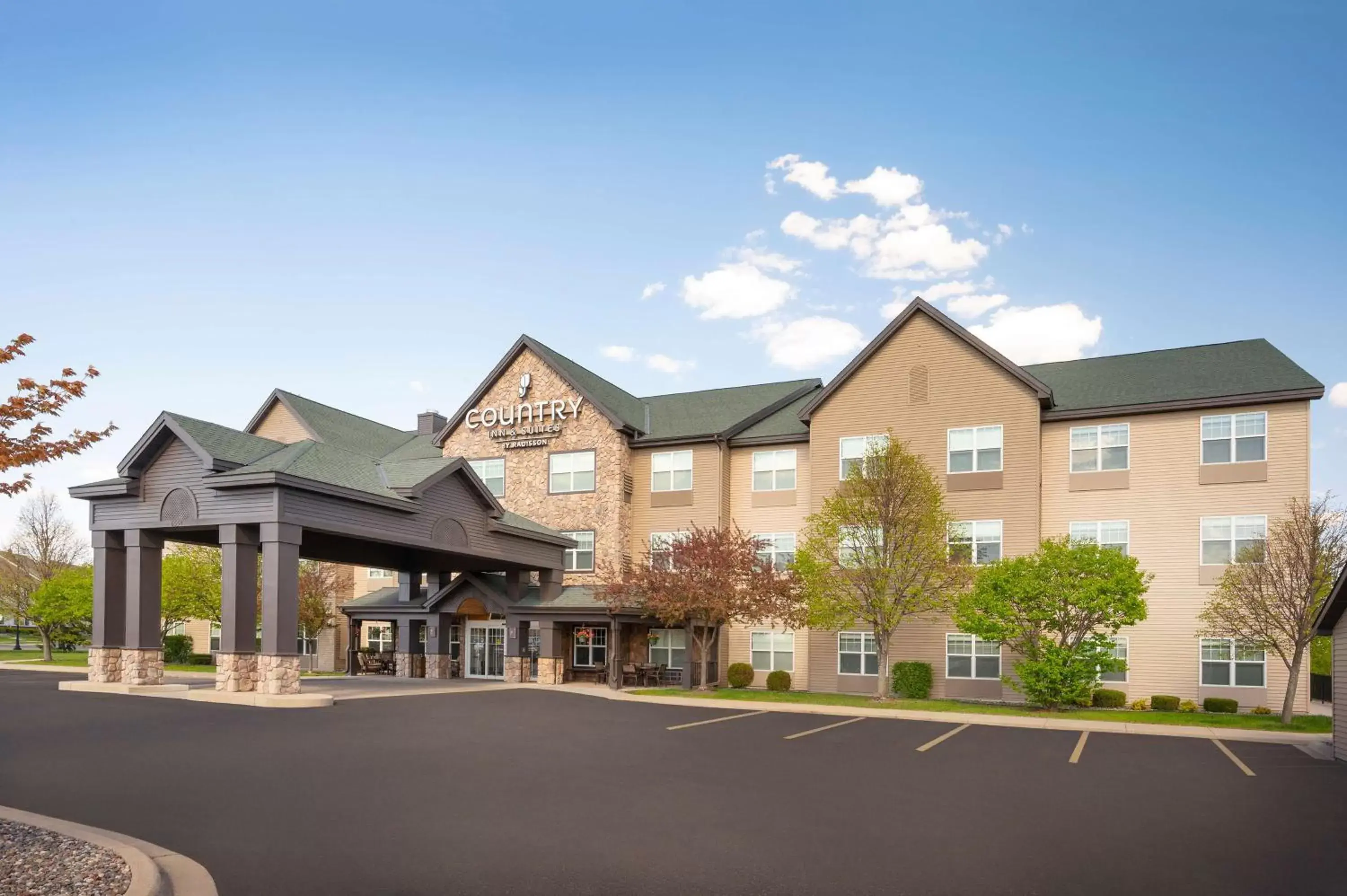 Property Building in Country Inn & Suites by Radisson, Albertville, MN