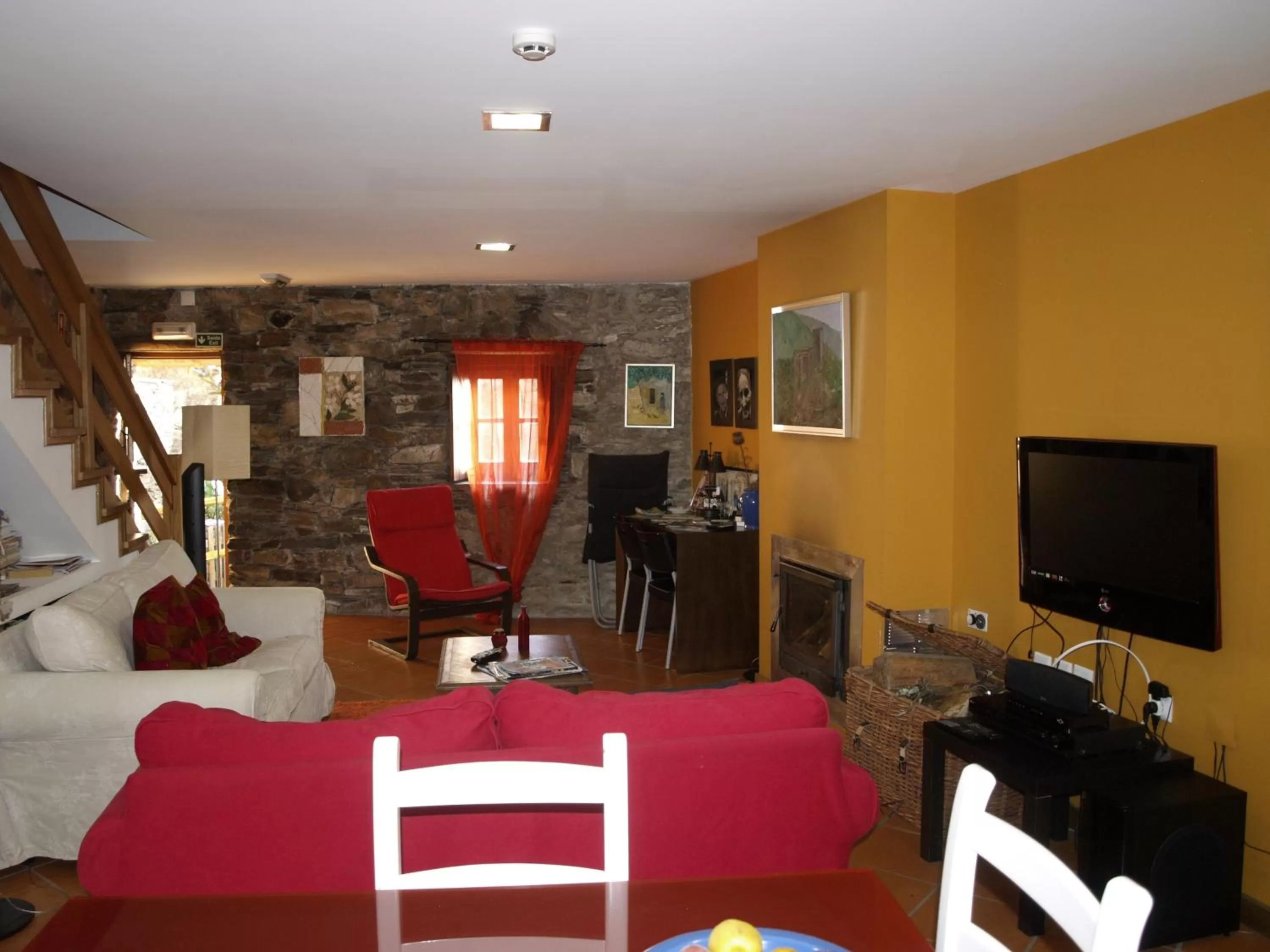 Communal lounge/ TV room, Bed in Casa Princesa Peralta