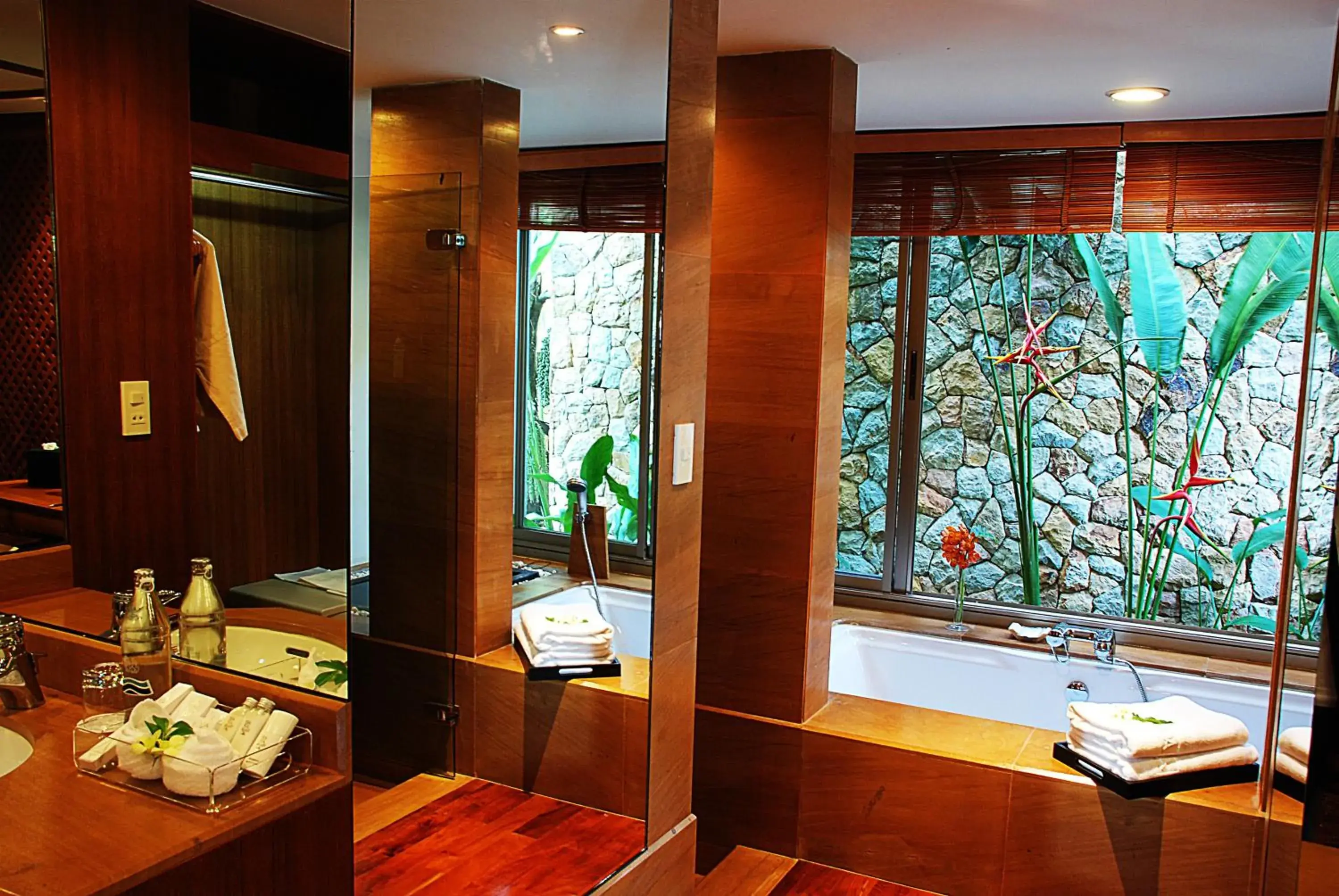 Bathroom, Restaurant/Places to Eat in Nakamanda Resort and Spa- SHA Plus