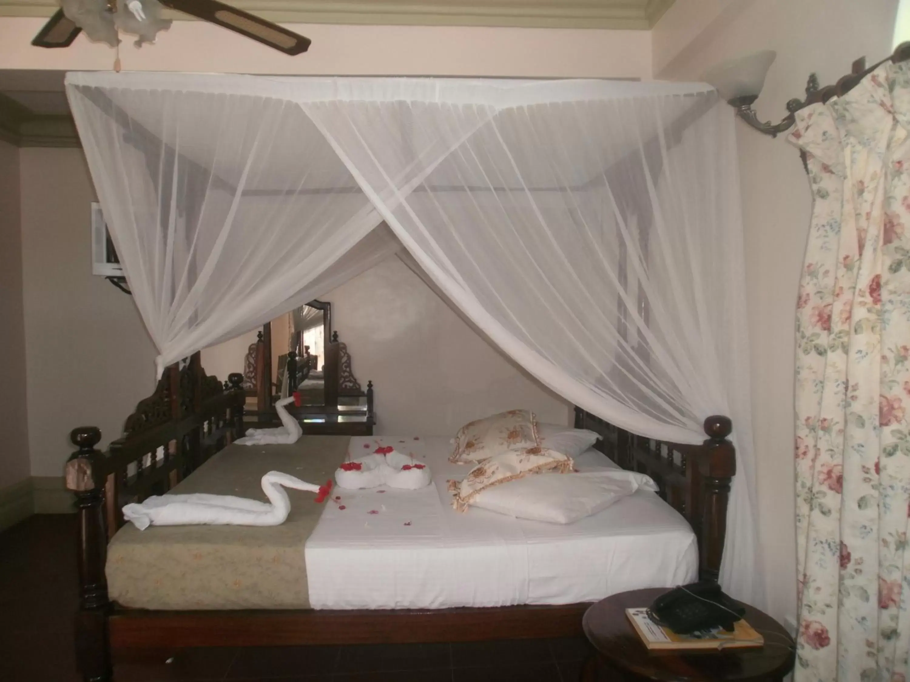 Photo of the whole room, Bed in Asmini Palace Hotel