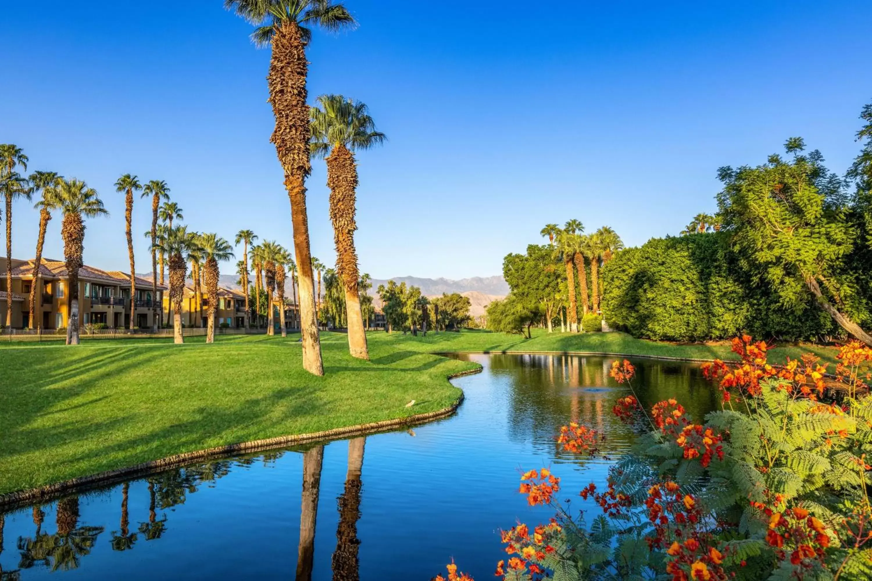 Property building in Marriott's Desert Springs Villas II