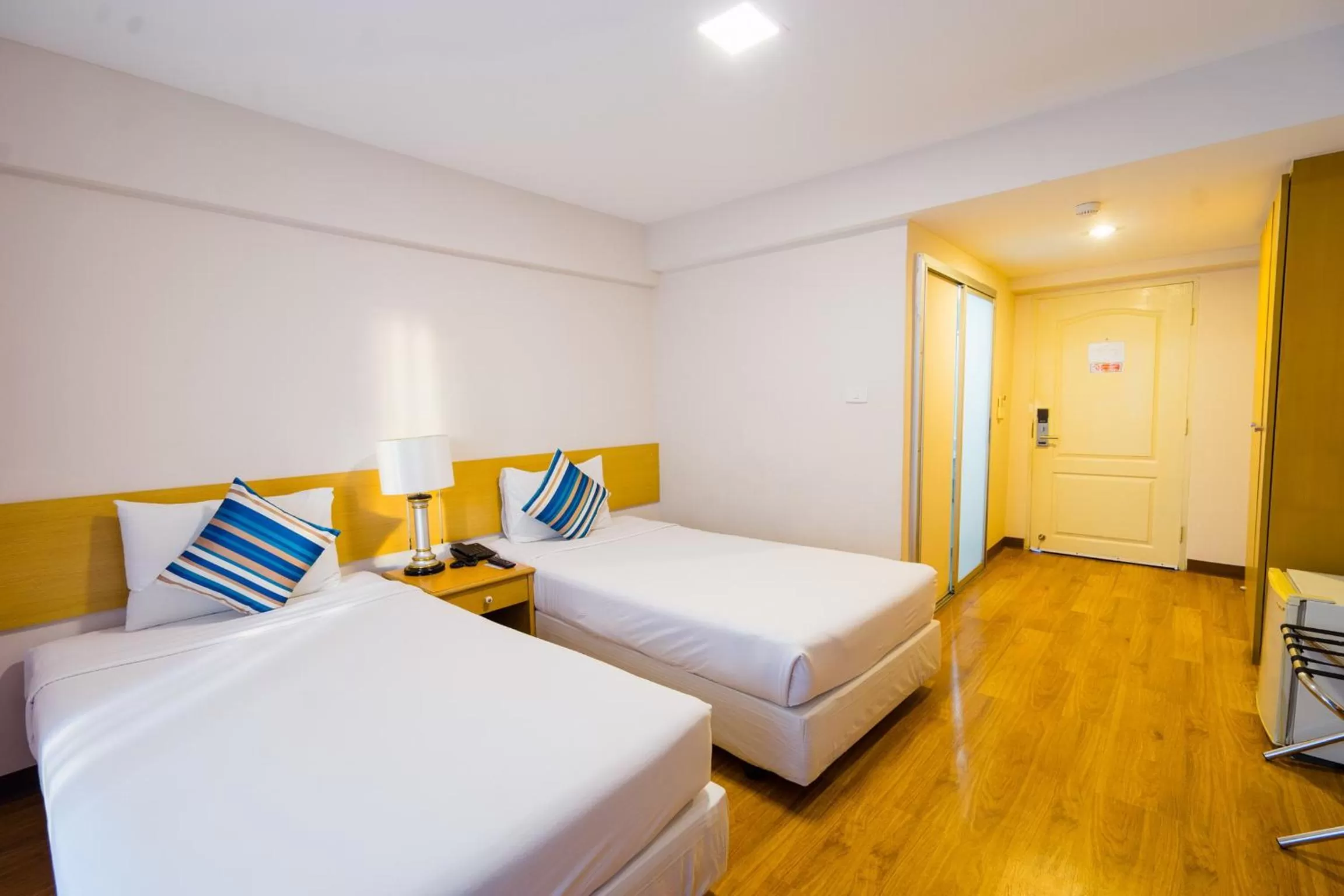 Bed in Samran Place Hotel