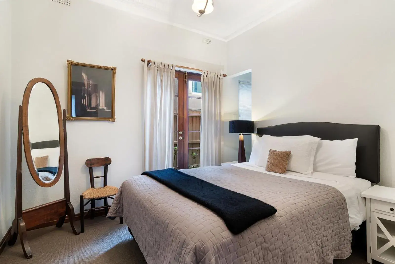 Bedroom, Bed in Captains Retreat Apartments and Cottages