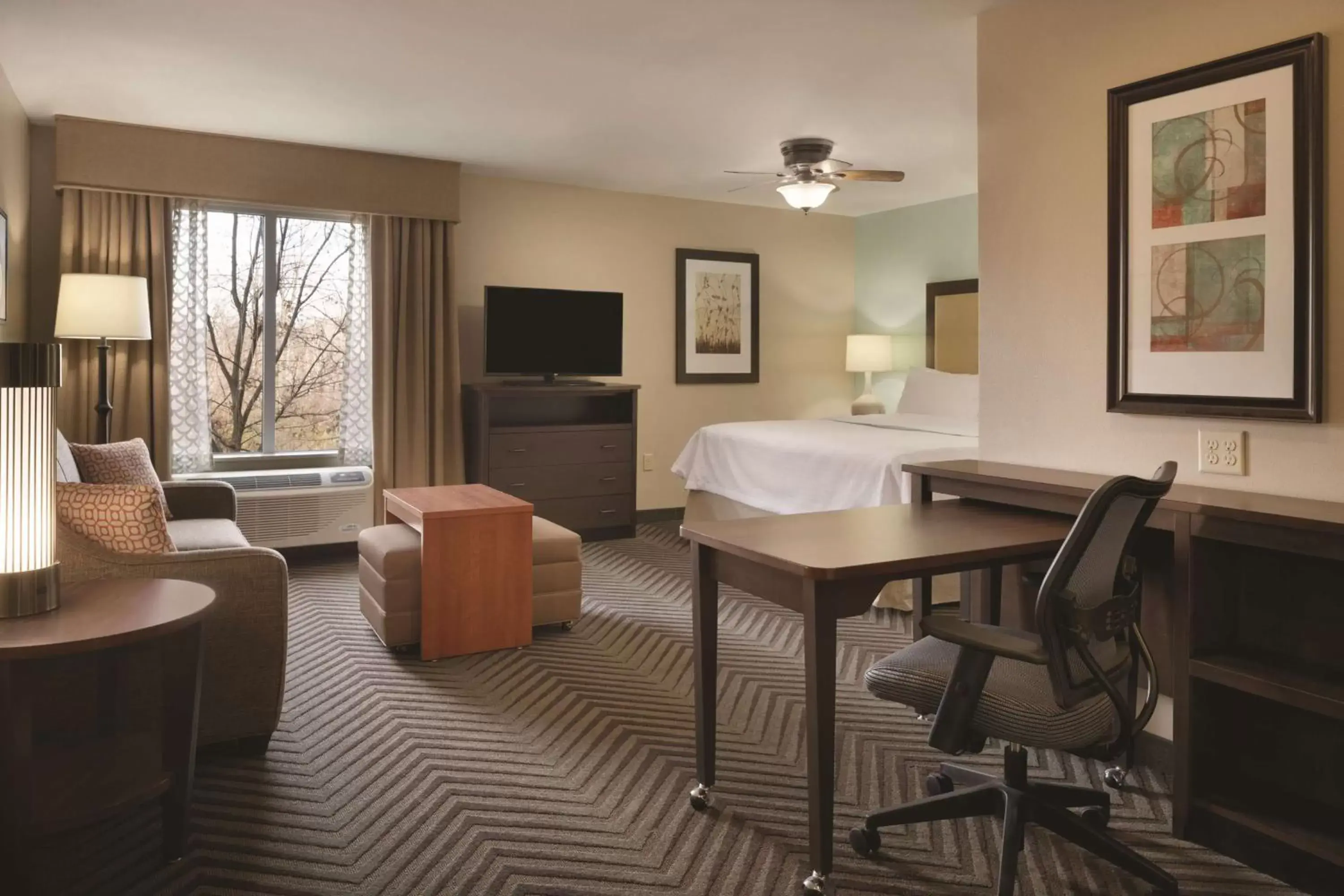 Bedroom, Seating Area in Homewood Suites by Hilton Kalamazoo-Portage