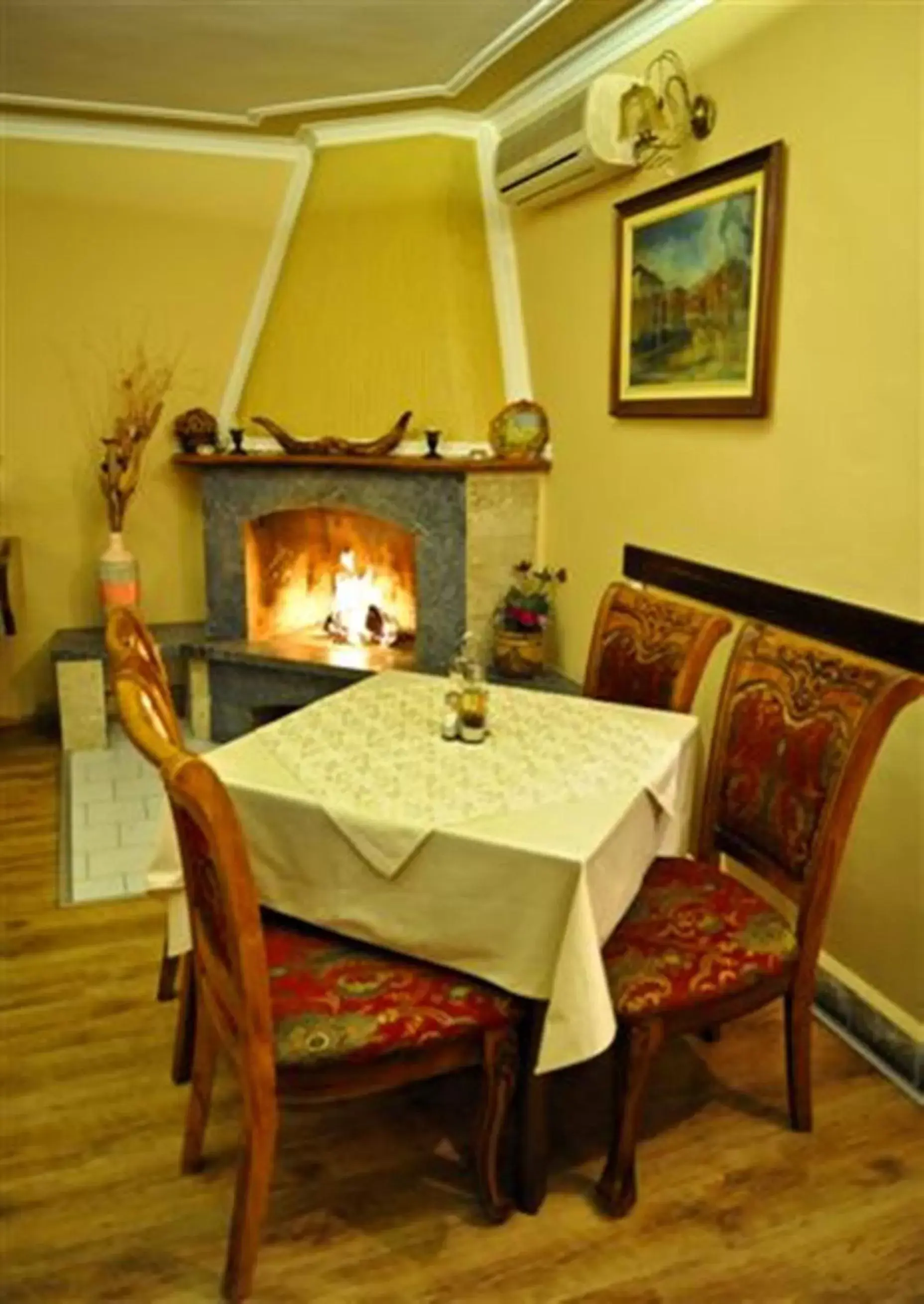 Restaurant/places to eat, Dining Area in Hotel Evropa