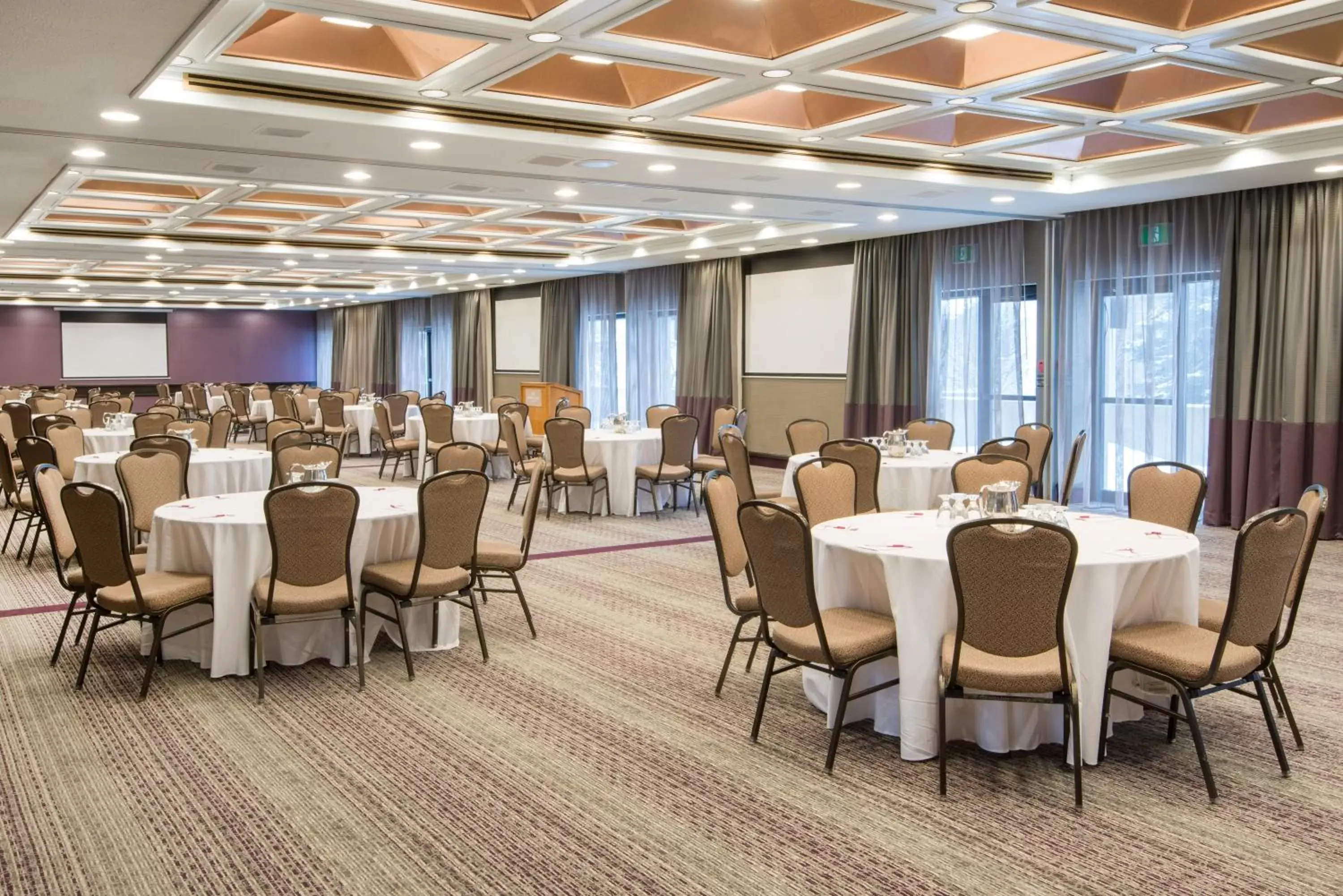 Meeting/conference room, Restaurant/Places to Eat in Crowne Plaza Kitchener-Waterloo, an IHG Hotel