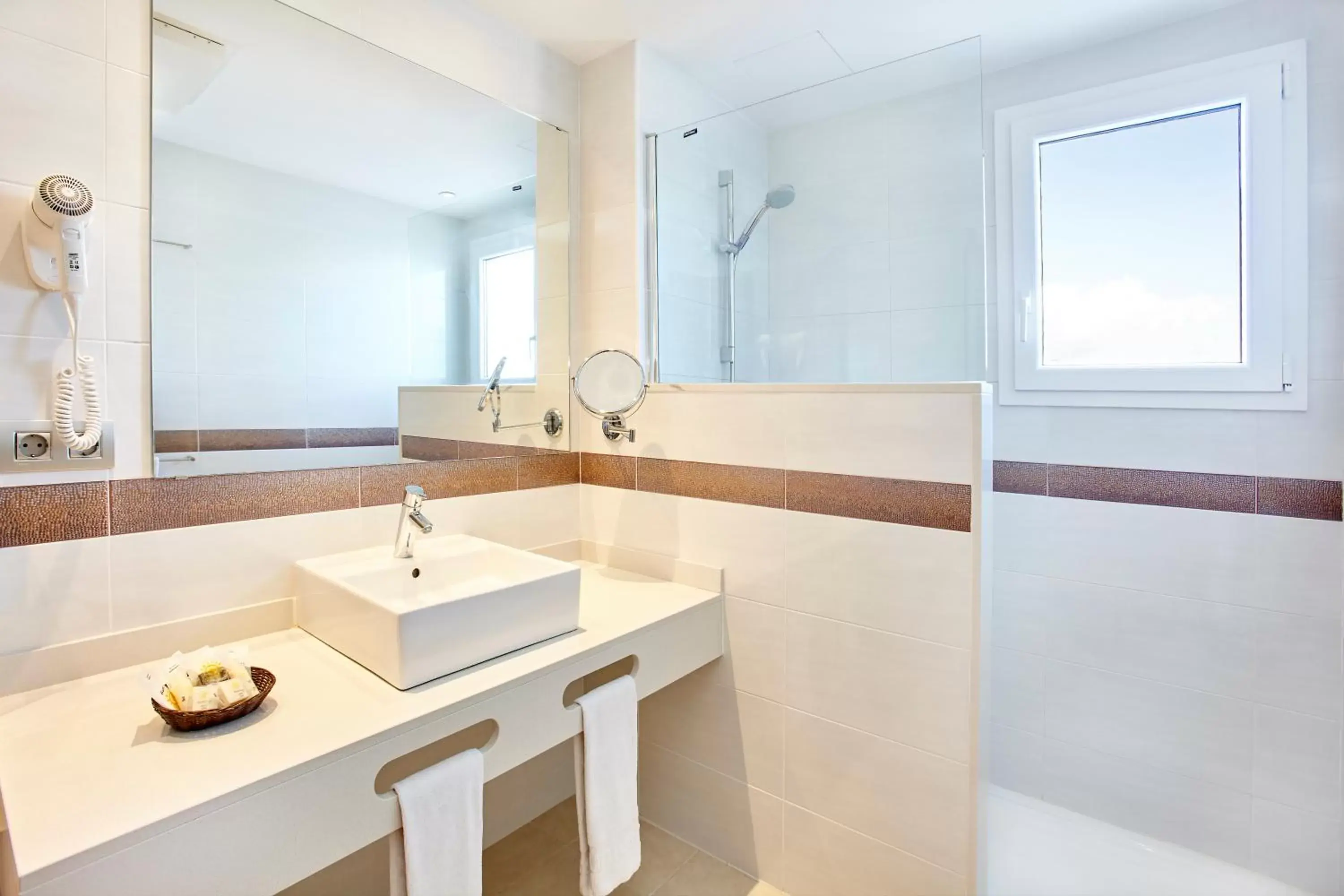 Bathroom in Universal Hotel Marqués Bathroom in Universal Hotel Marqués