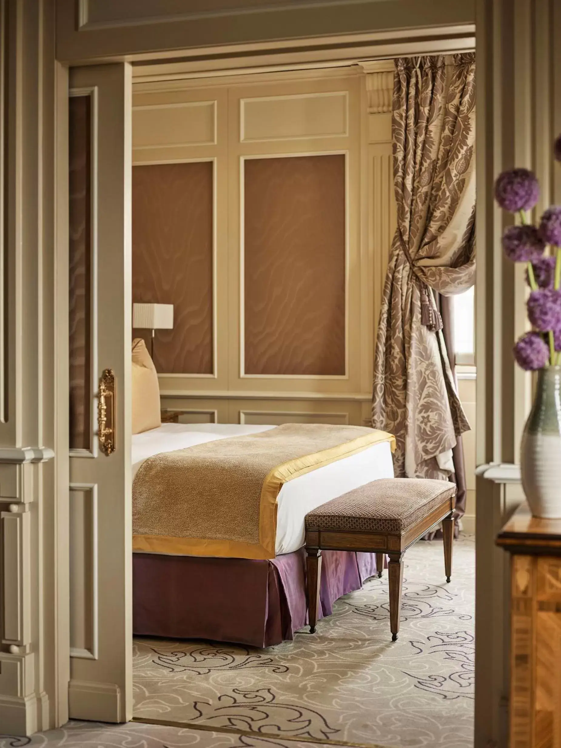 Bed in Hotel Principe Di Savoia - Dorchester Collection
