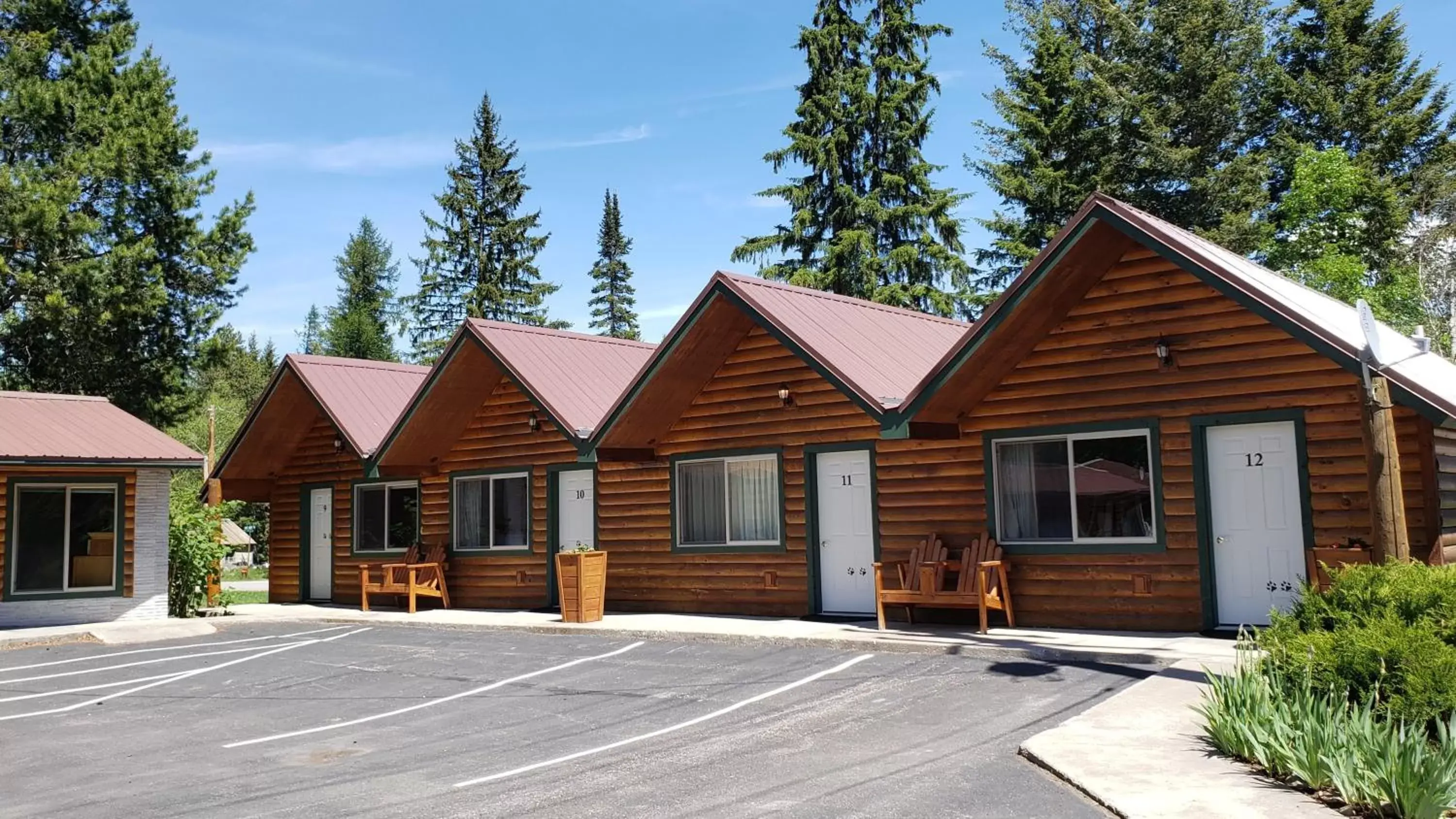 Property building in Beargrass Lodging & RV Resort Property building in Beargrass Lodging & RV Resort