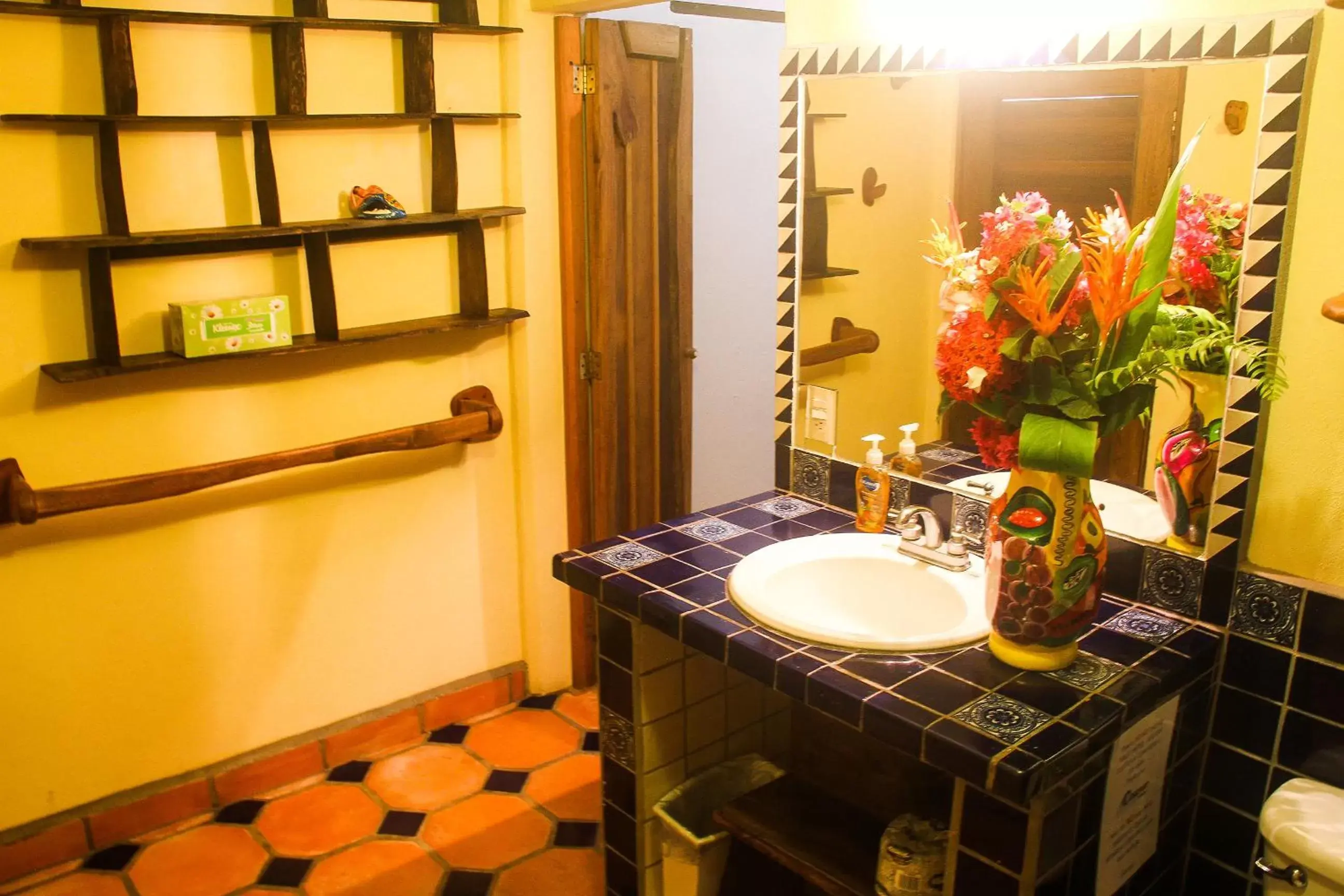 Bathroom in Hotel Casamar Suites