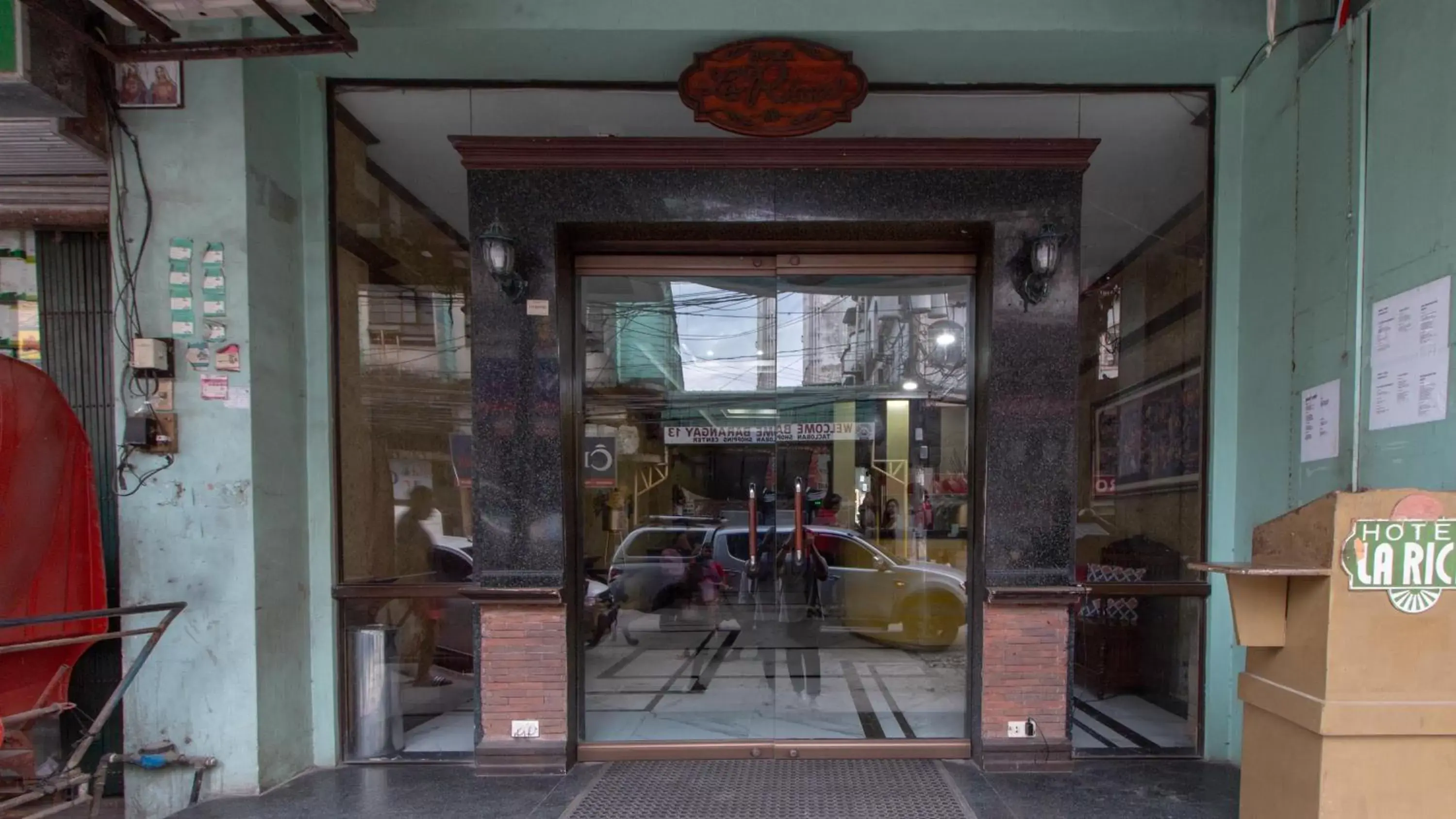 Property building in RedDoorz @ Downtown Tacloban Property building in RedDoorz @ Downtown Tacloban