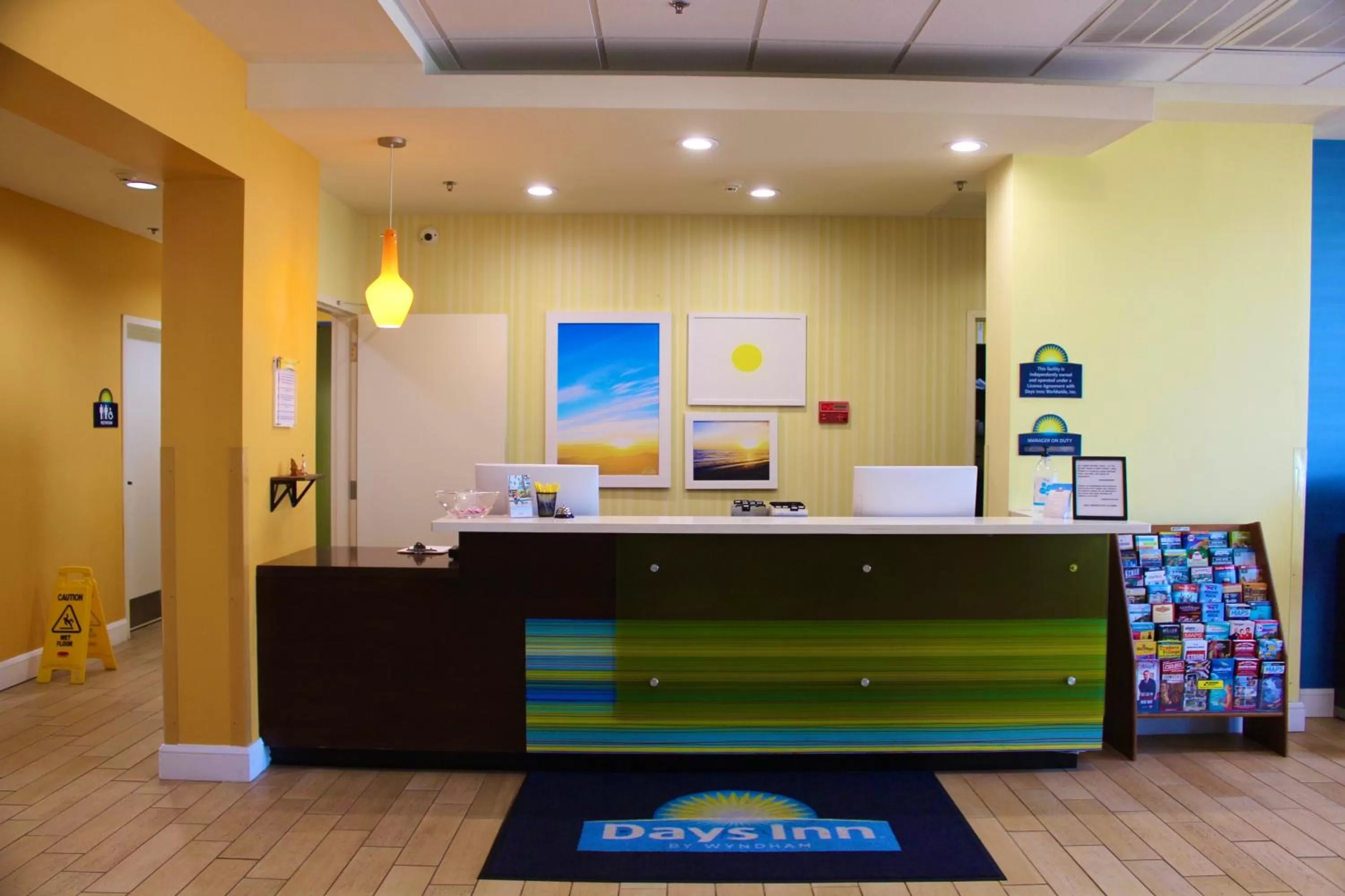 Lobby or reception in Days Inn by Wyndham Victoria