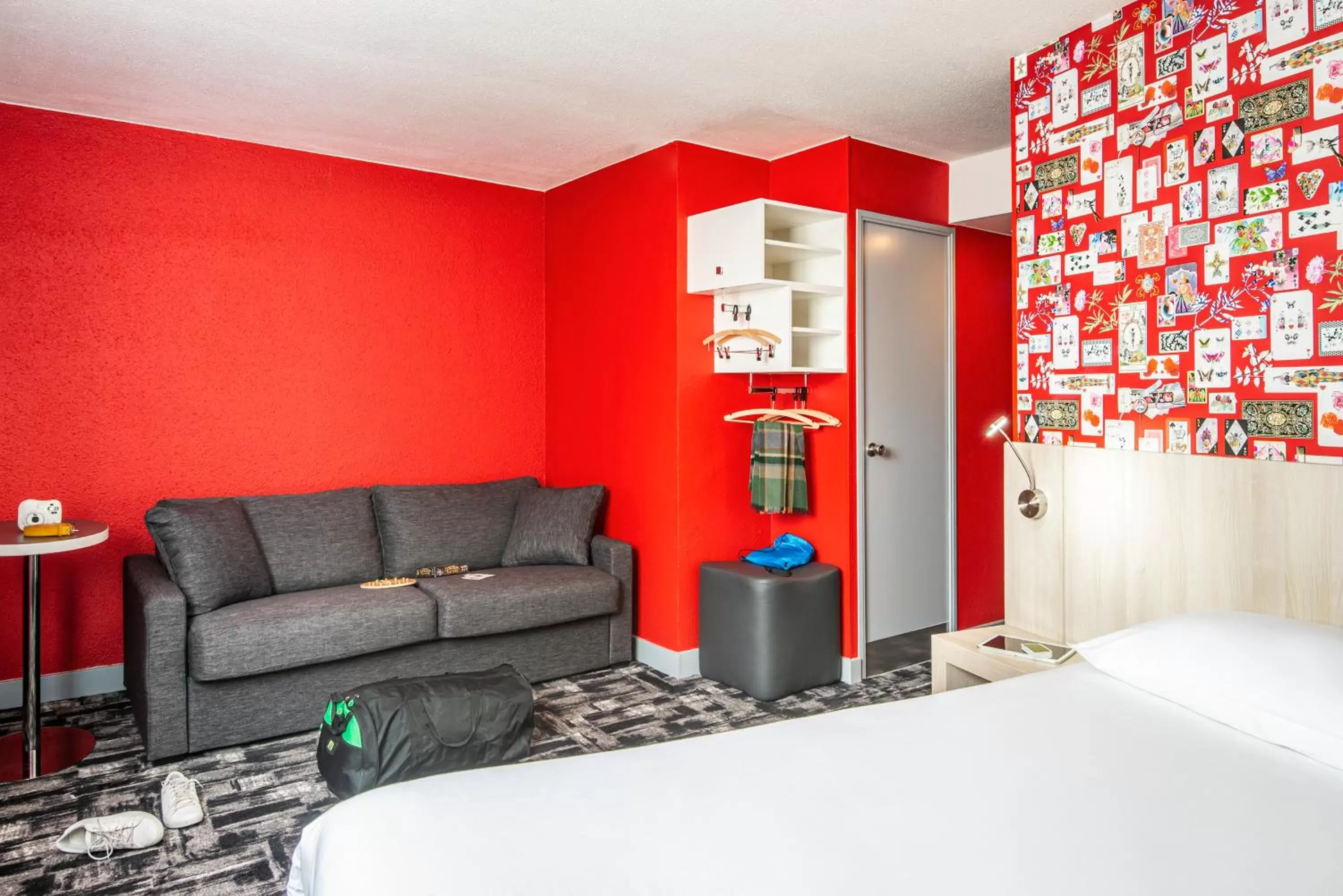 Bed, Seating Area in ibis Styles Reims Centre