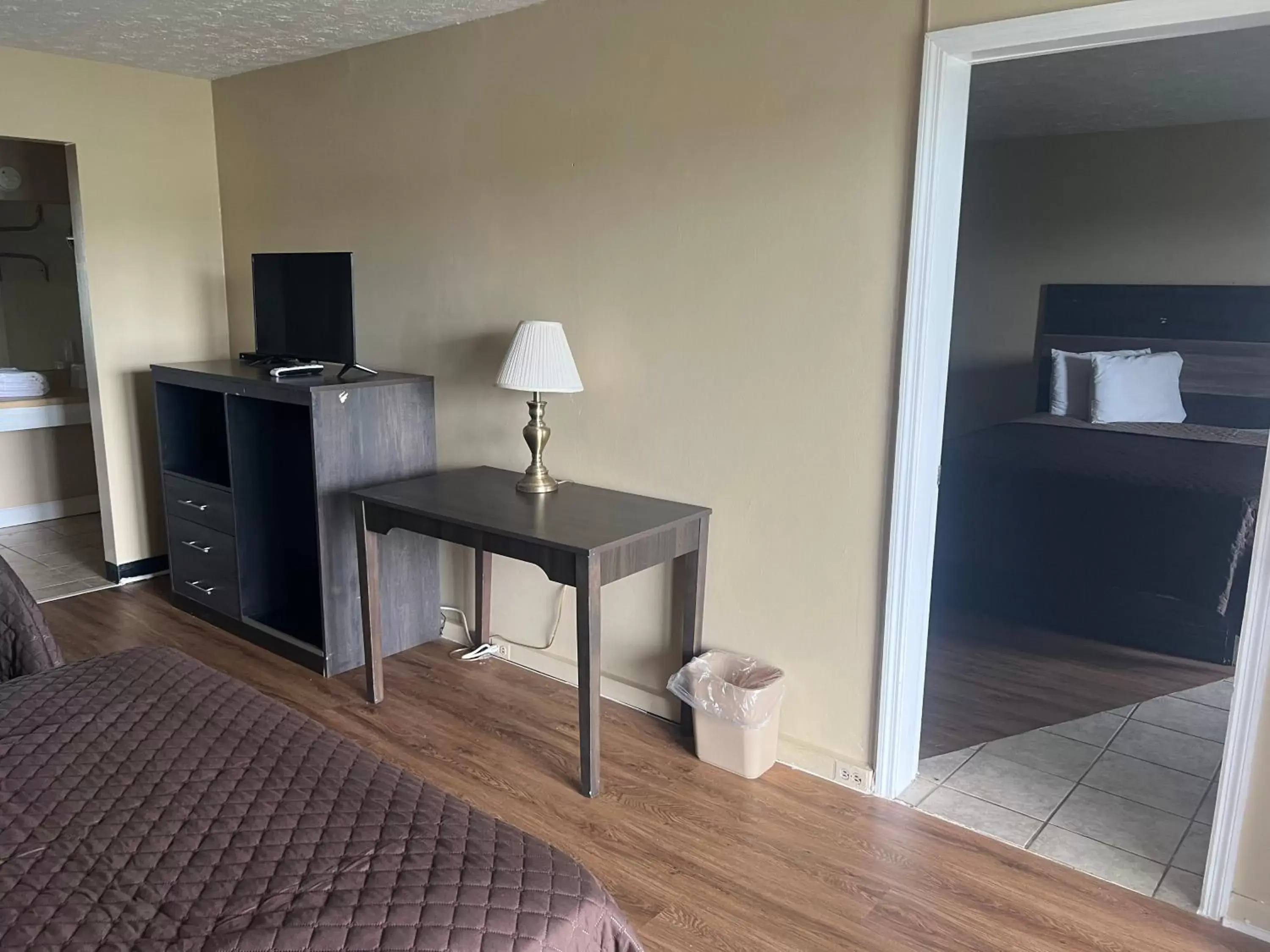 Living room, TV/Entertainment Center in Towne inn