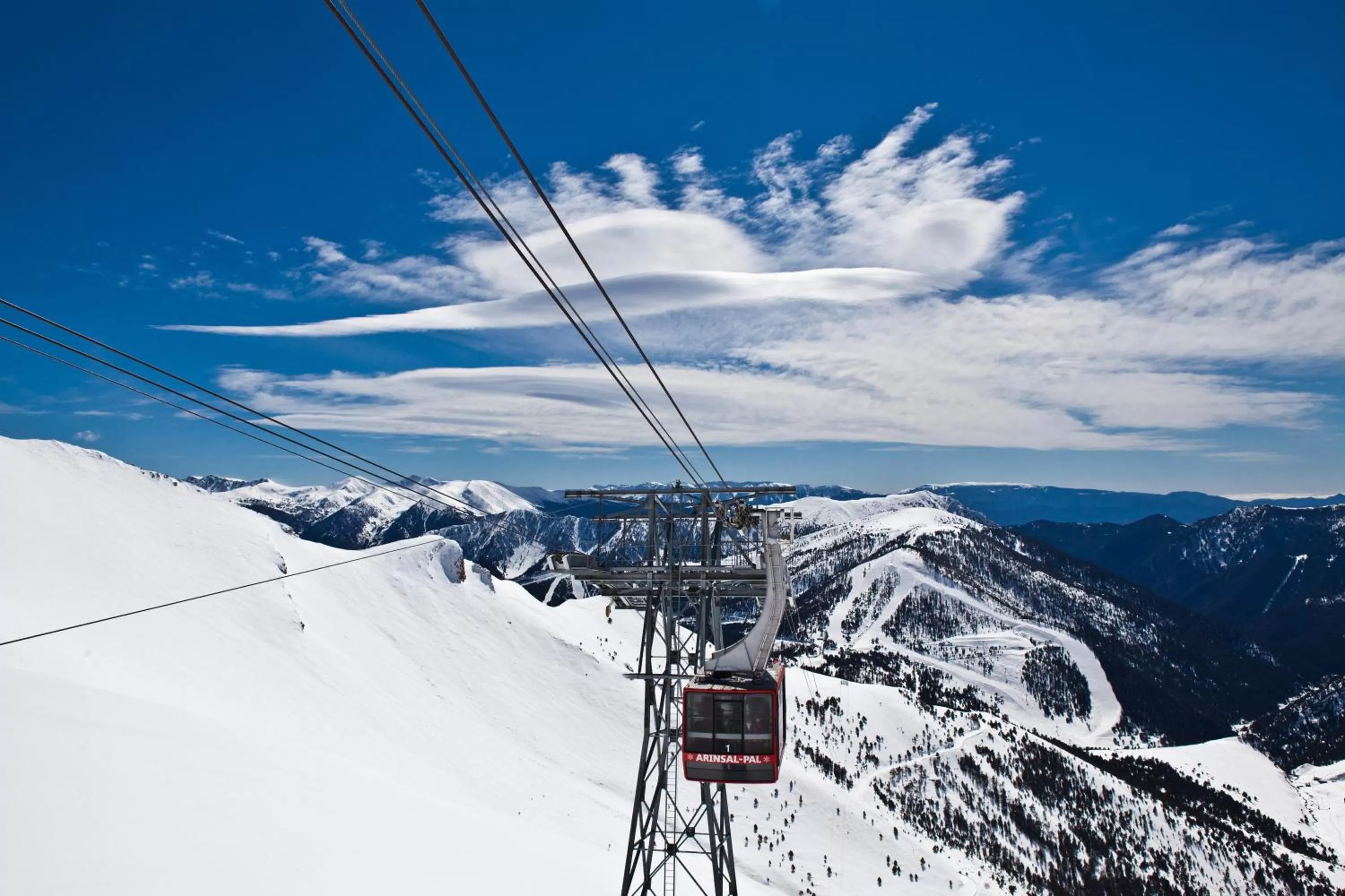 Skiing in Hotel Del Pui by Nexta