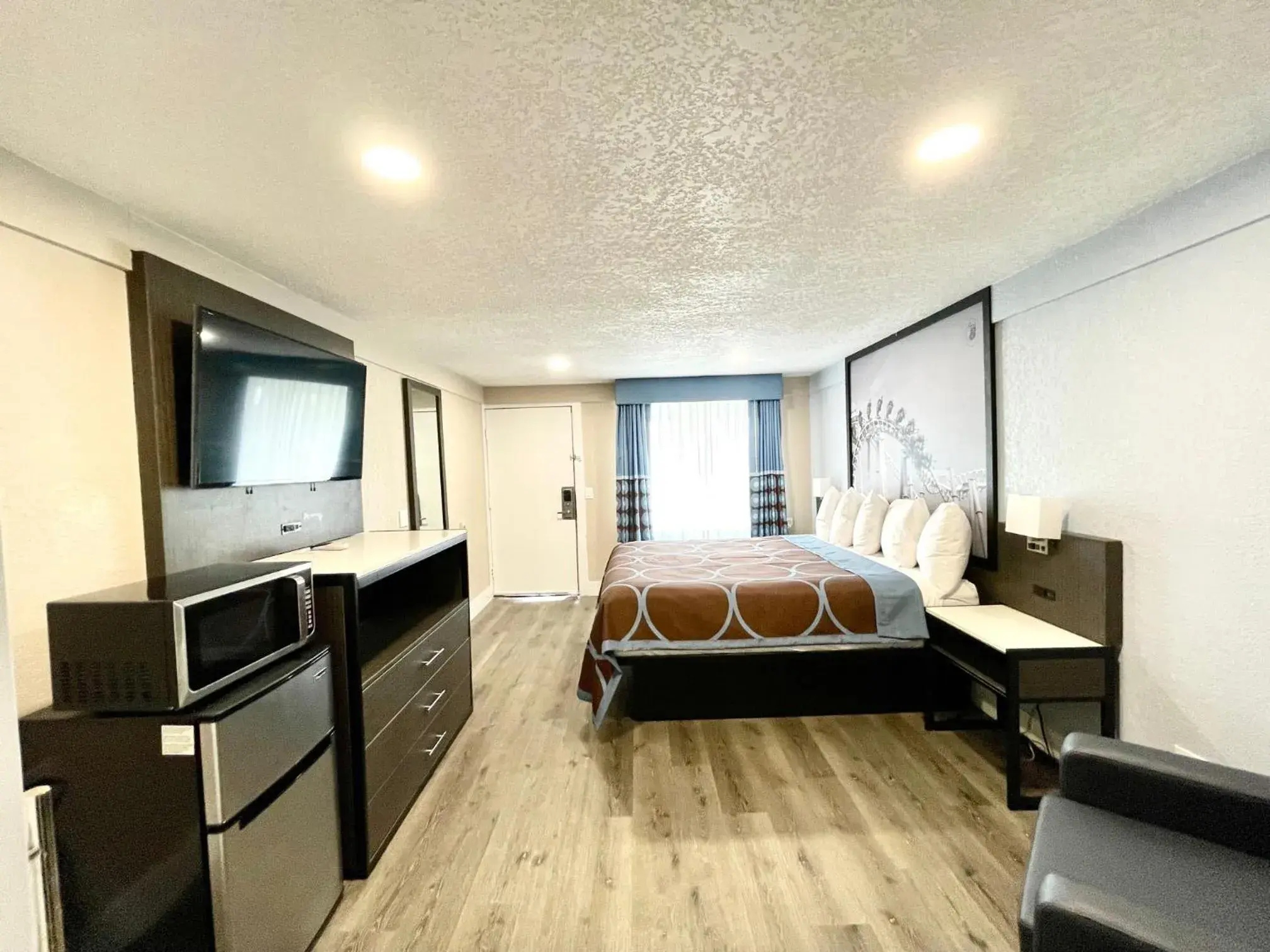 TV and multimedia in Super 8 by Wyndham Kissimmee-Orlando