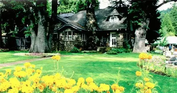 Property Building in Strawberry Valley Inn