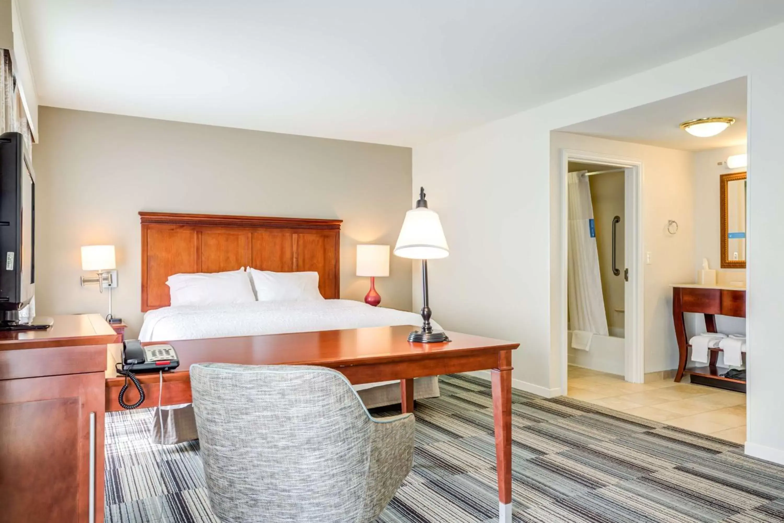 Bedroom, Bed in Hampton Inn & Suites Westford-Chelmsford Bedroom, Bed in Hampton Inn & Suites Westford-Chelmsford