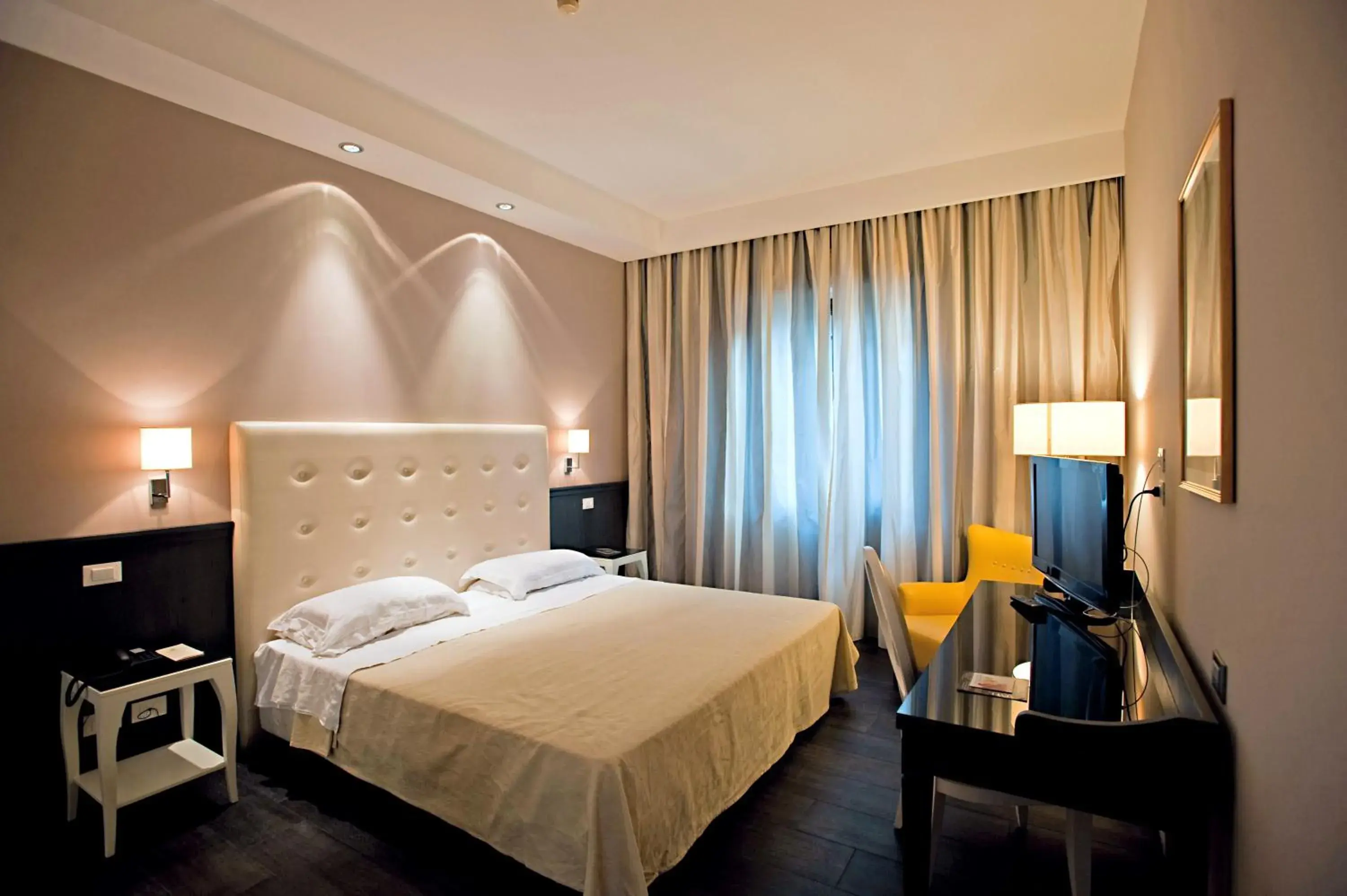 Photo of the whole room, Bed in Hotel Mediterraneo