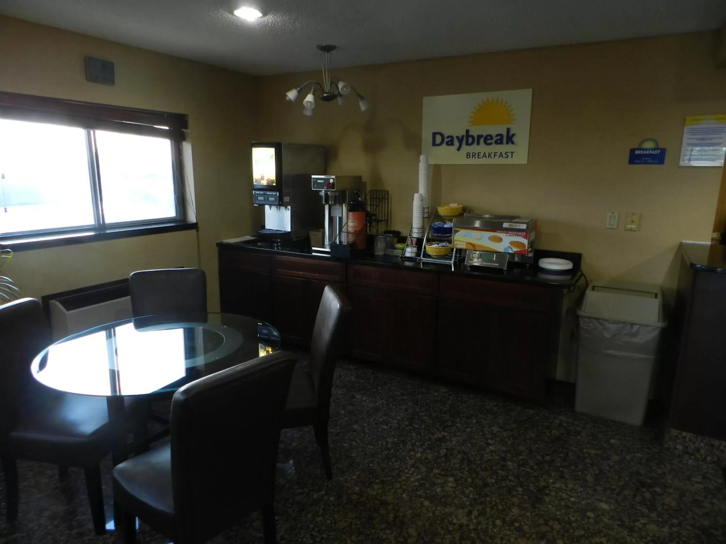 Food and drinks, Restaurant/Places to Eat in Days Inn by Wyndham Le Roy/Bloomington Southeast
