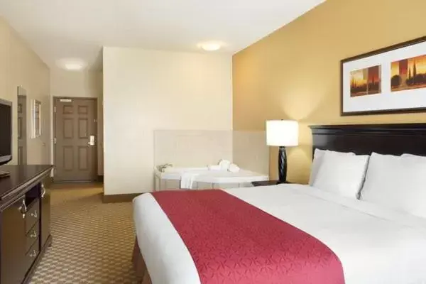 Photo of the whole room, Bed in Country Inn & Suites by Radisson, Conway, AR
