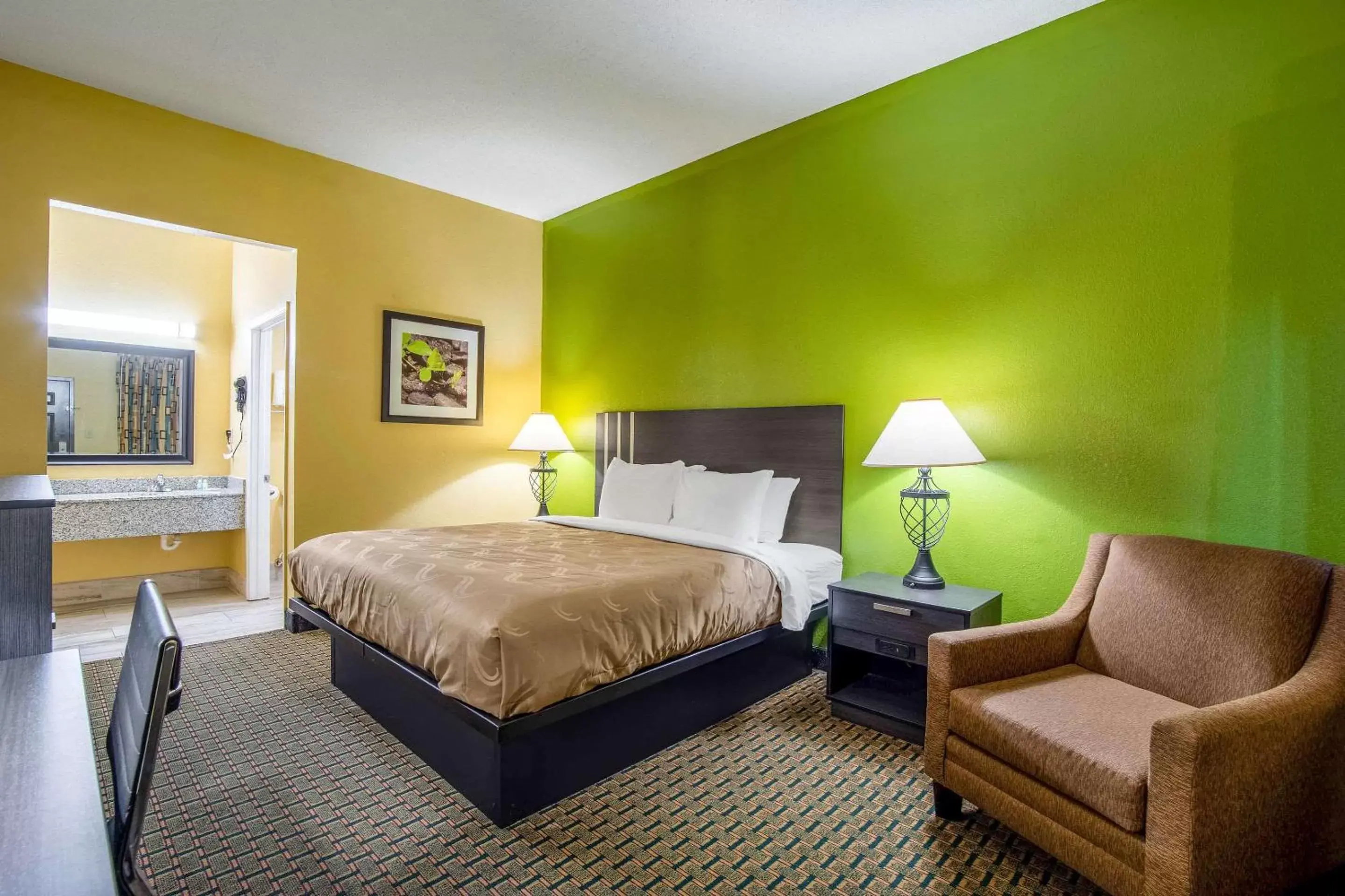 Photo of the whole room, Bed in Quality Inn West Columbia - Cayce