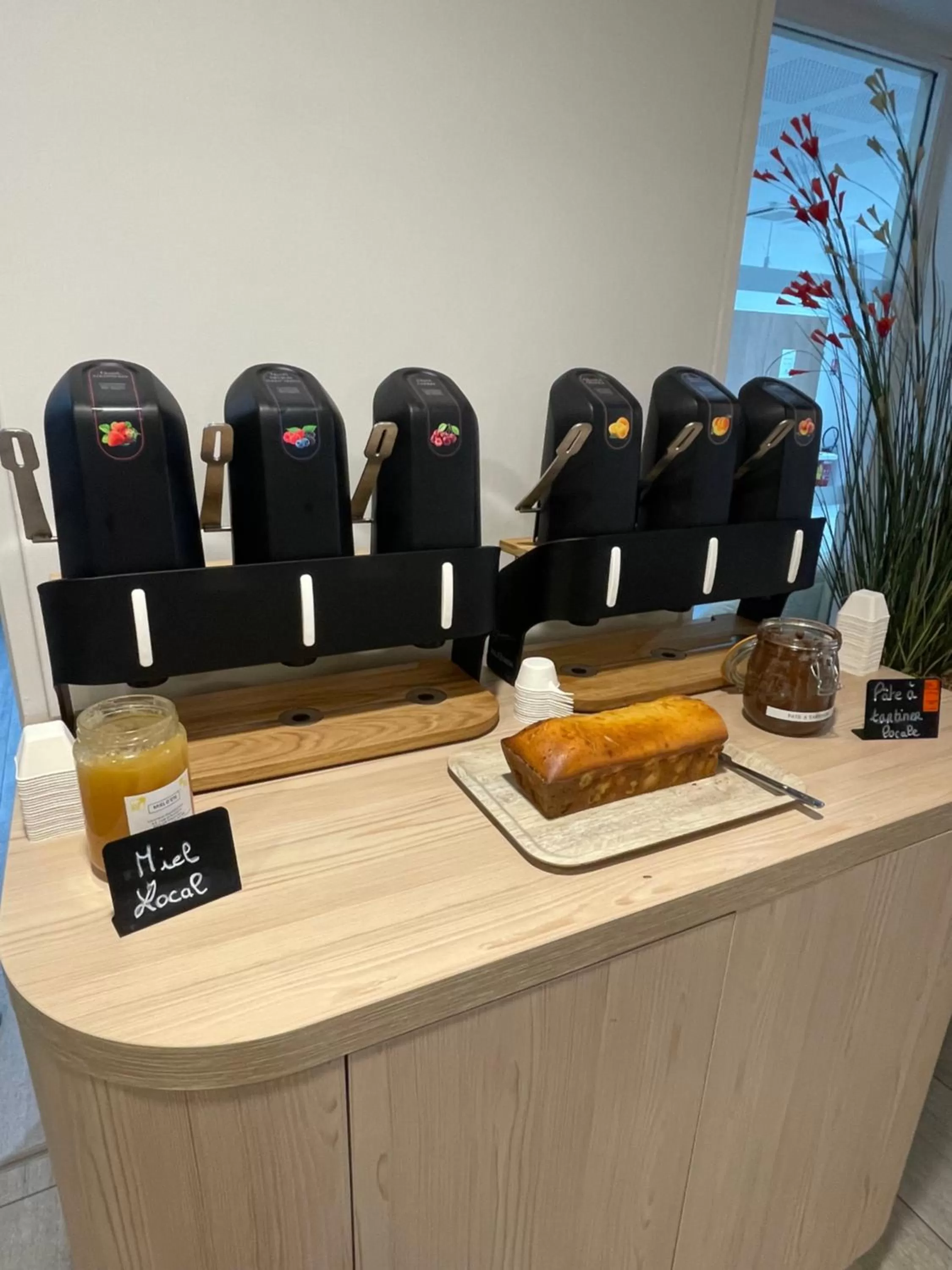 Breakfast in The Originals Boutique Hôtel Amiens Sud