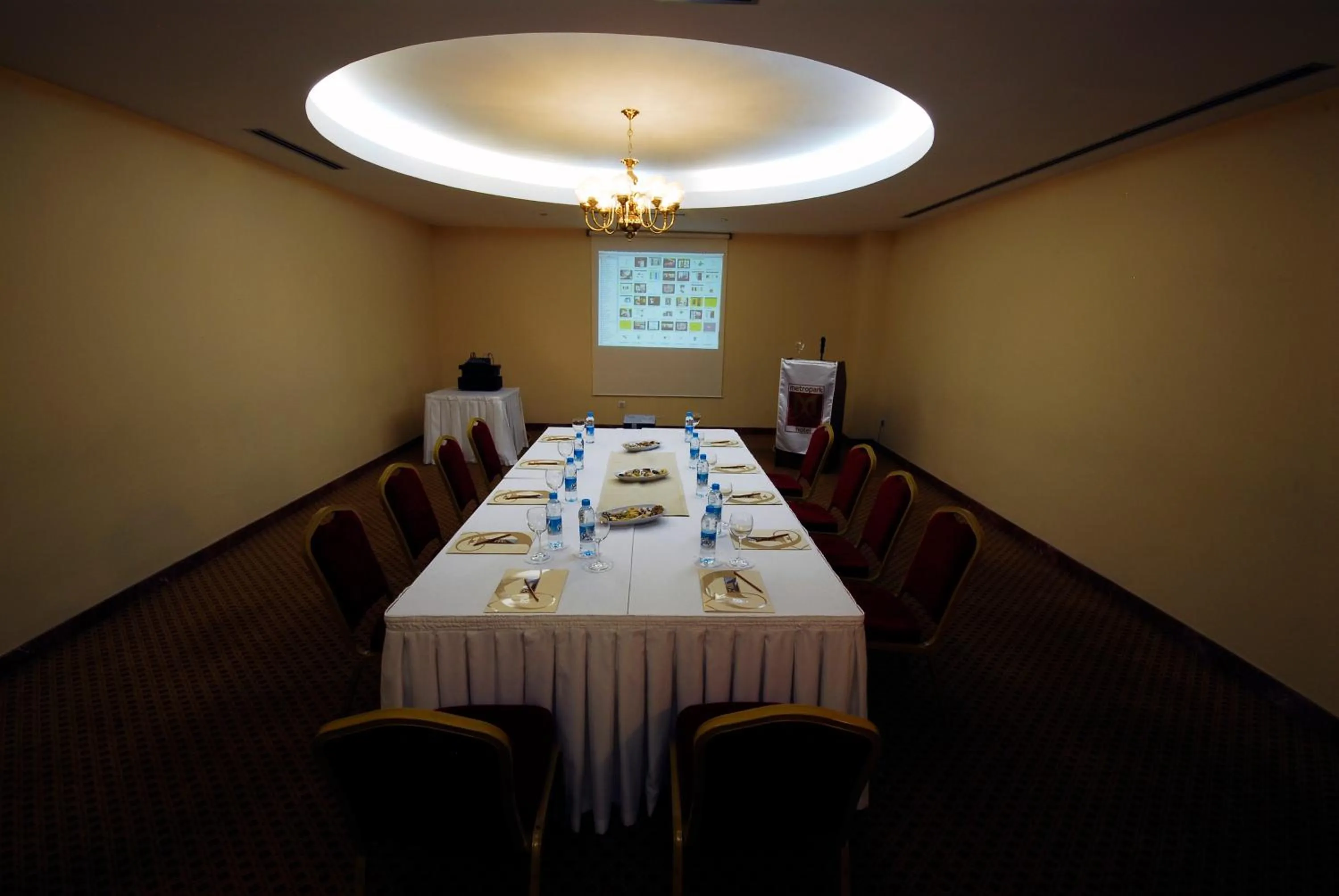Business facilities in Taksim Metropark Hotel