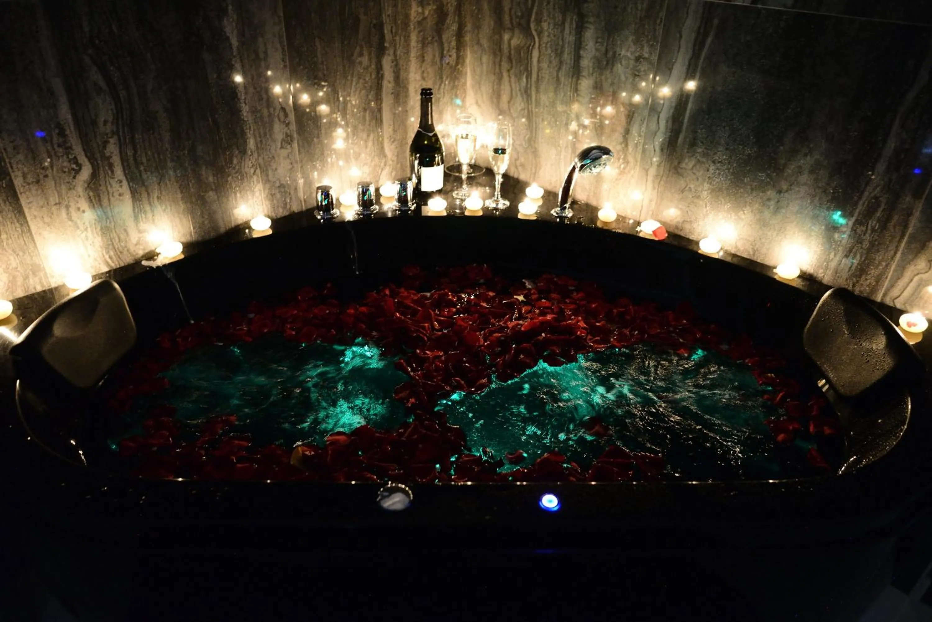 Spa and wellness centre/facilities in Gregorio VII Luxury Suites San Damaso