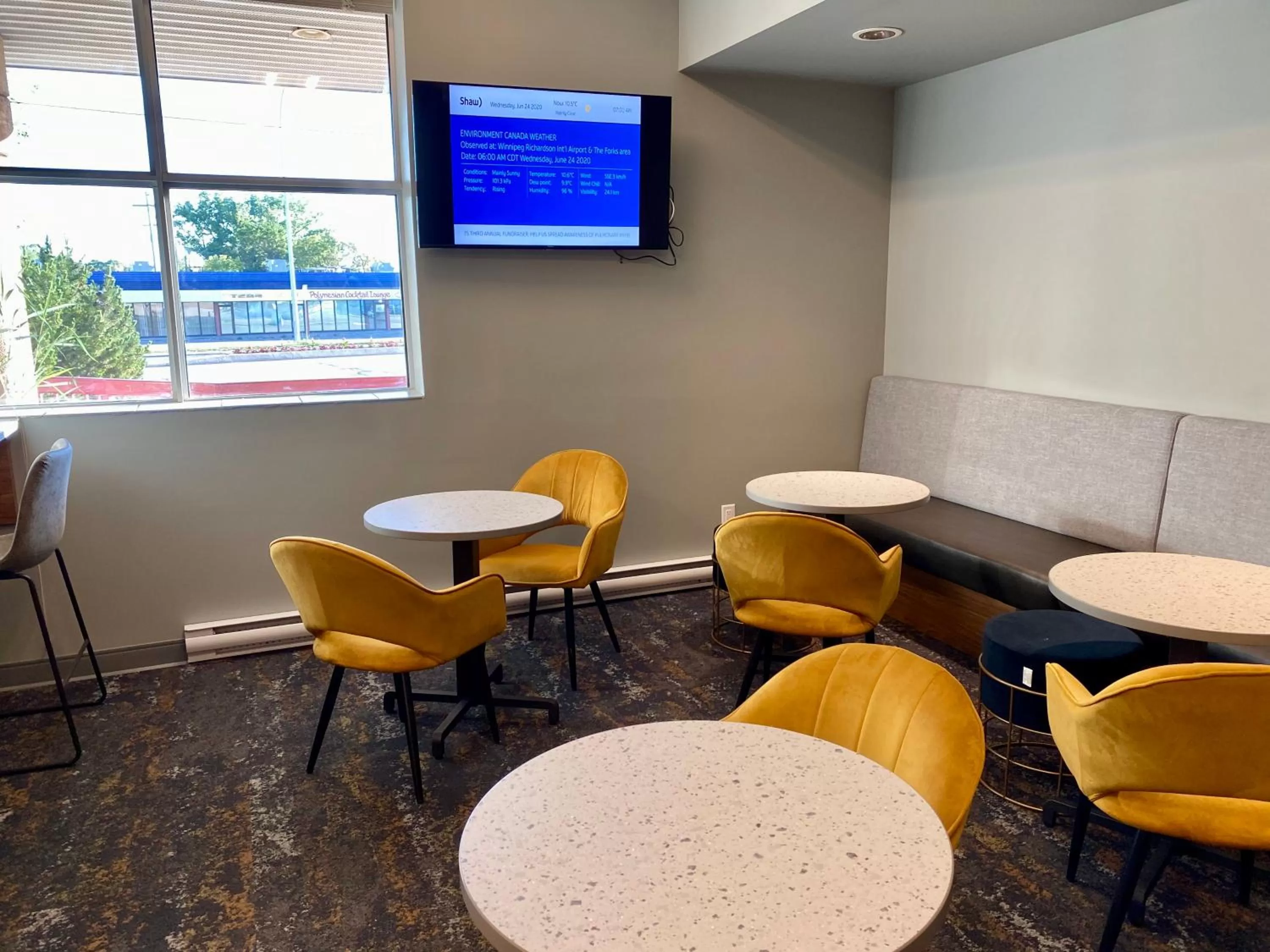 Lobby or reception in Howard Johnson by Wyndham Winnipeg West