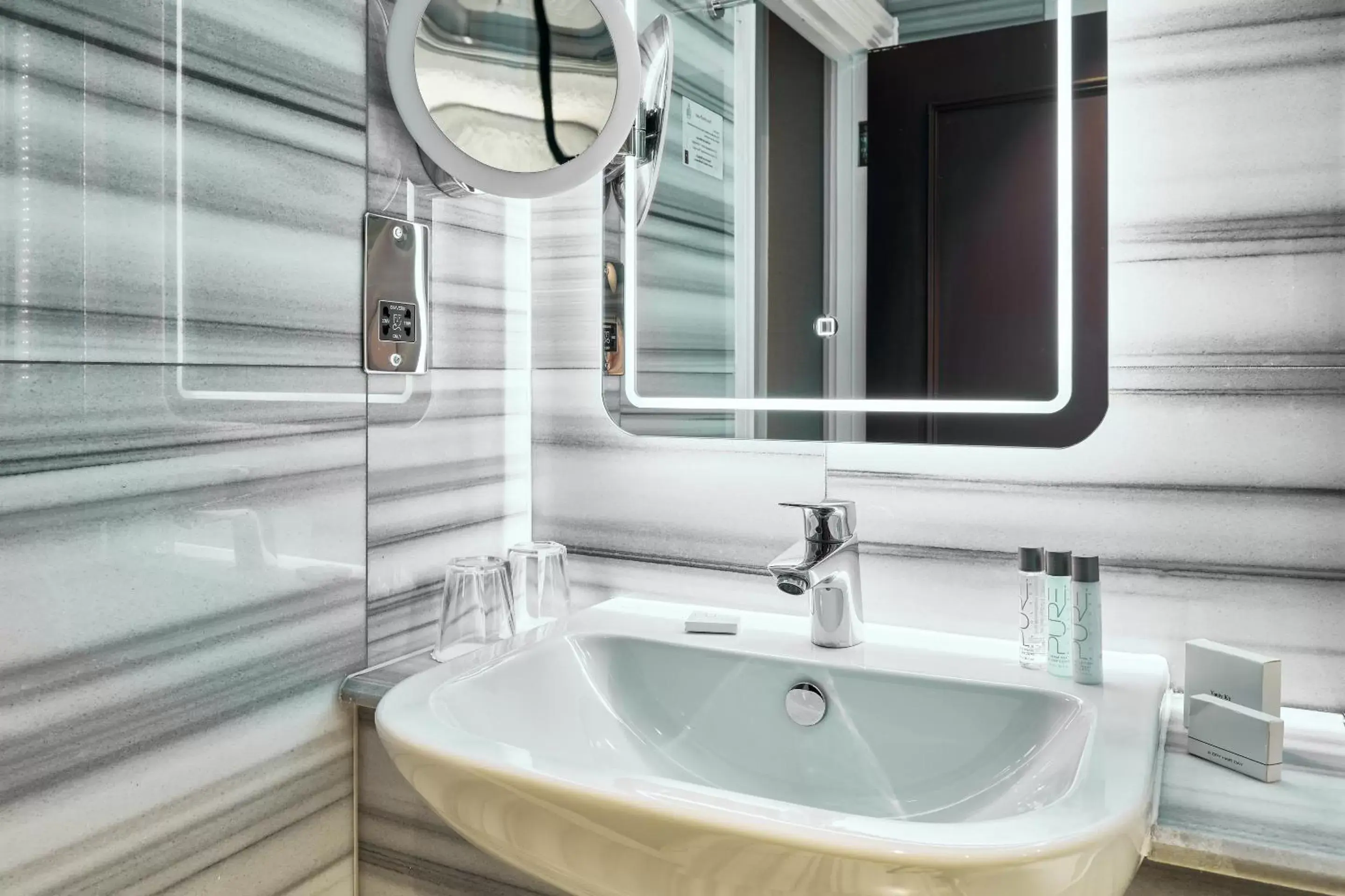 Bathroom in Warren House Hotel Bathroom in Warren House Hotel