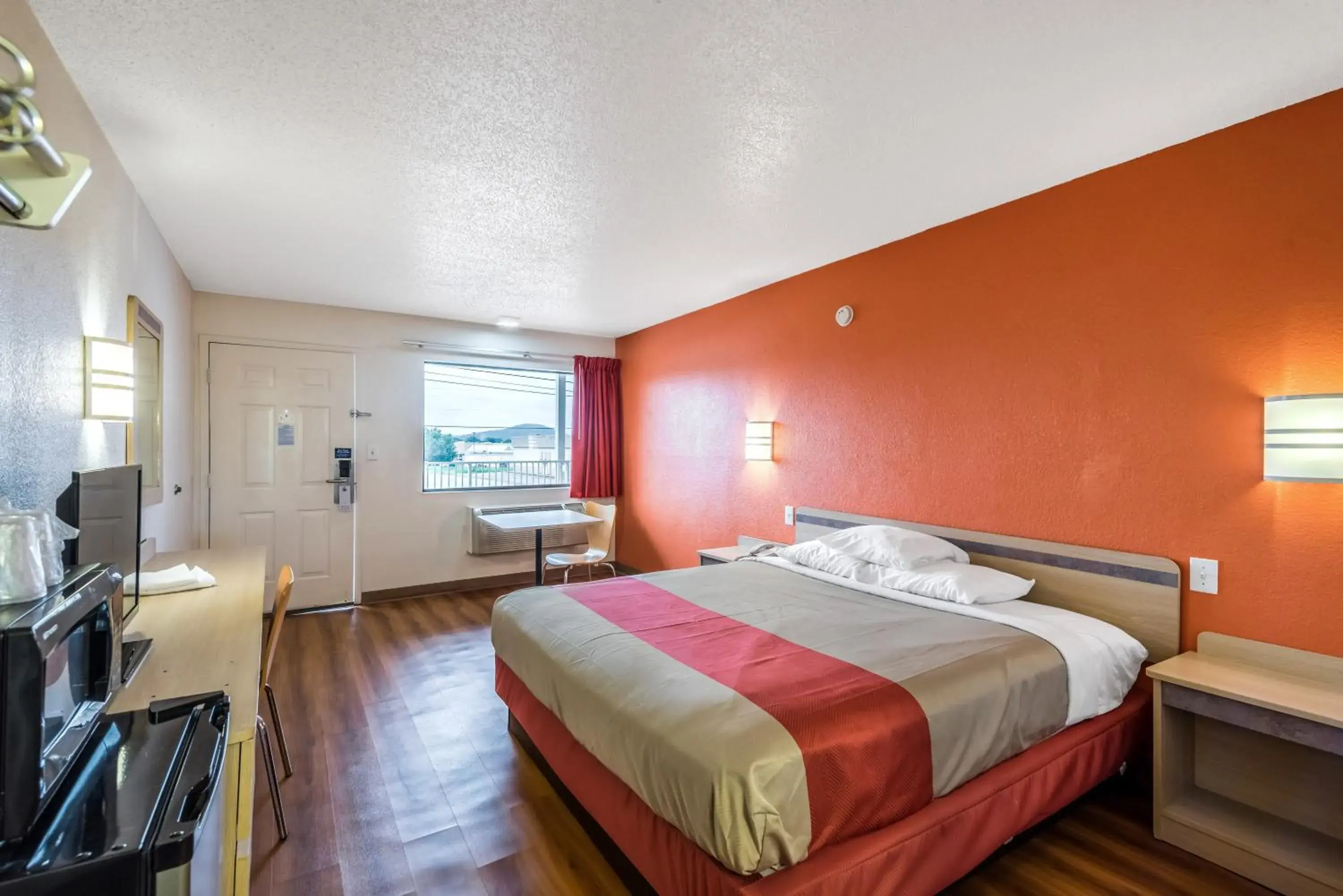 Bedroom in Motel 6-Anniston, AL