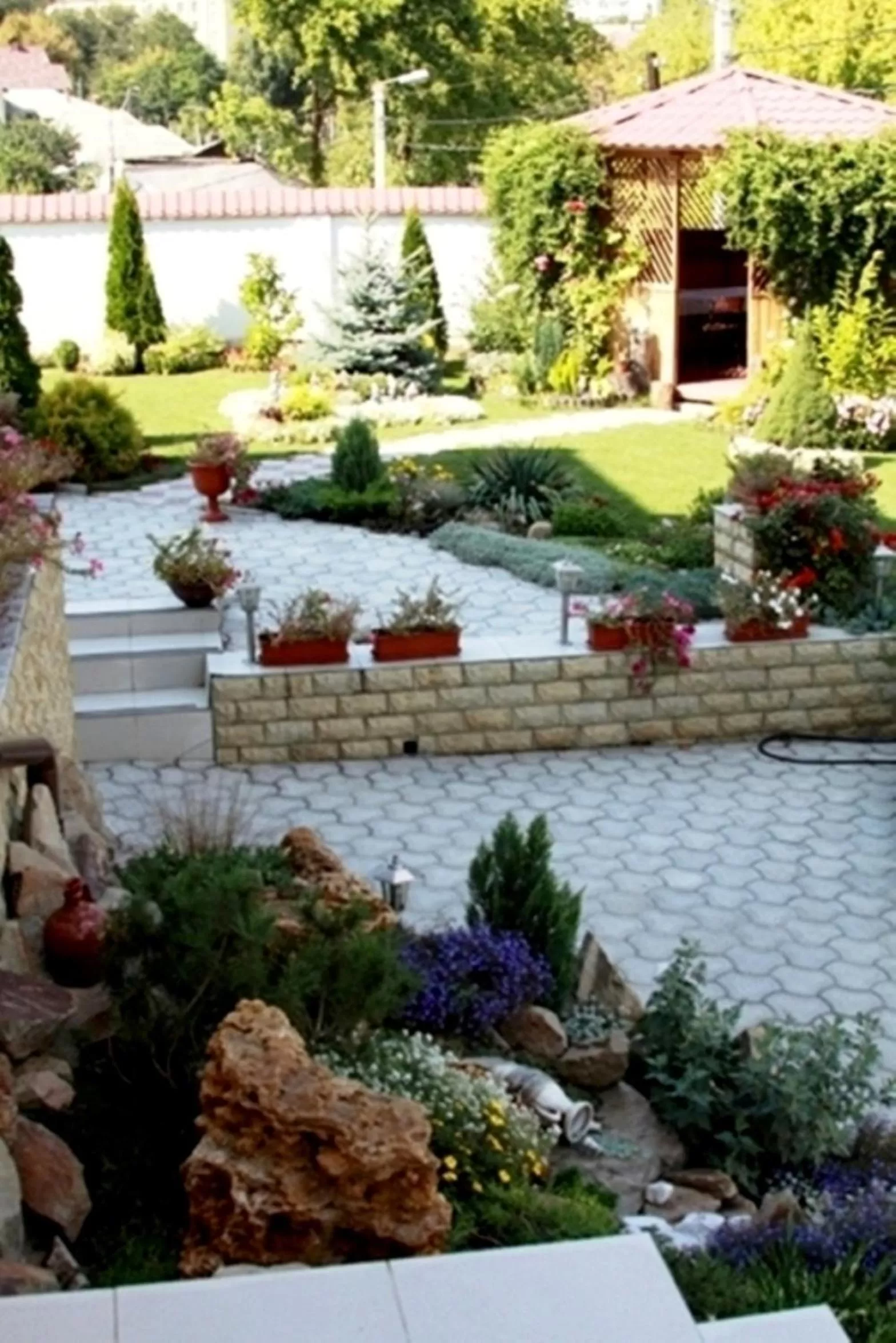 Area and facilities in Edem Hotel